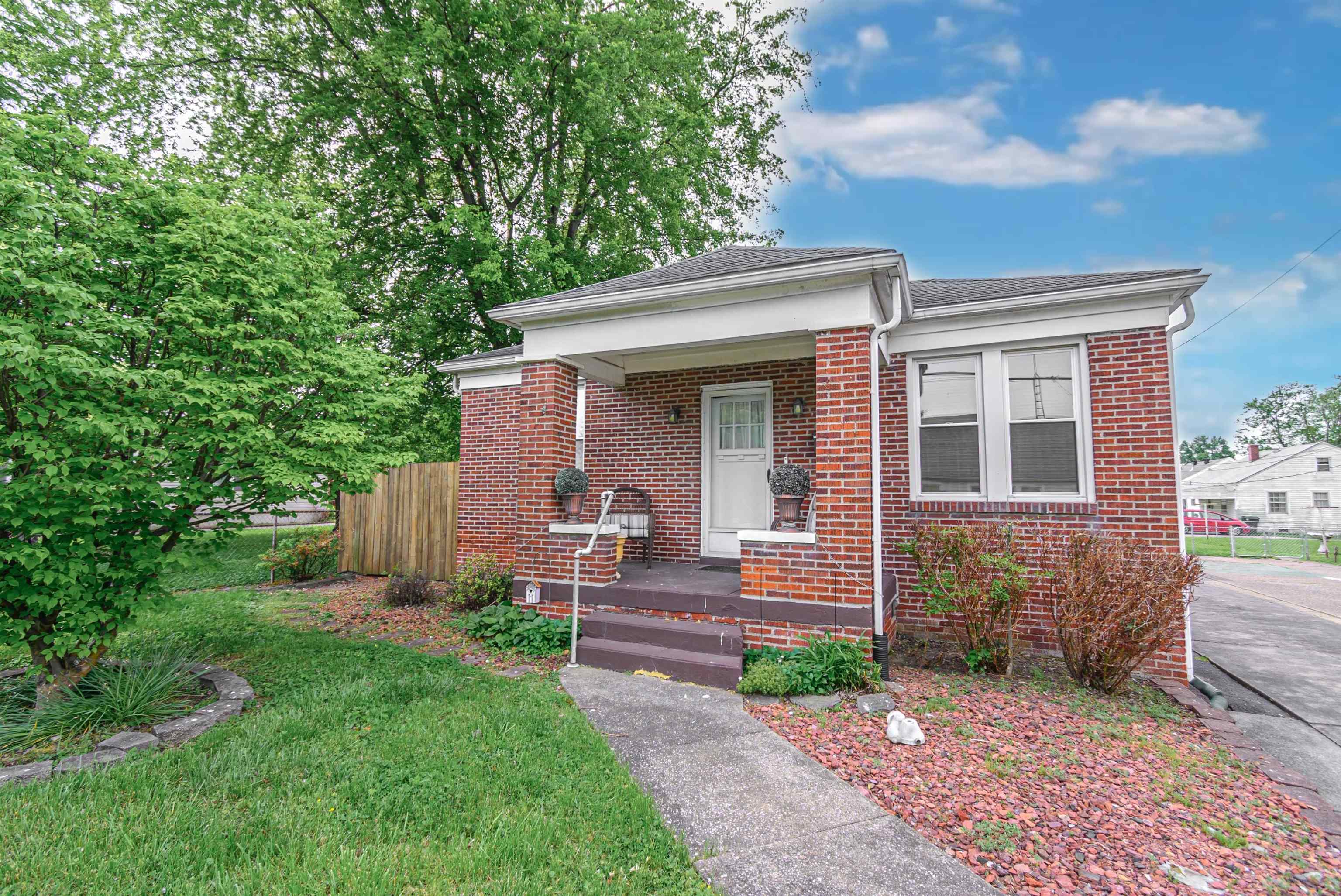 104 25th Street, Owensboro, Kentucky 42303, 3 Bedrooms Bedrooms, ,1 BathroomBathrooms,Single Family Residence,For Sale,25th Street,89501