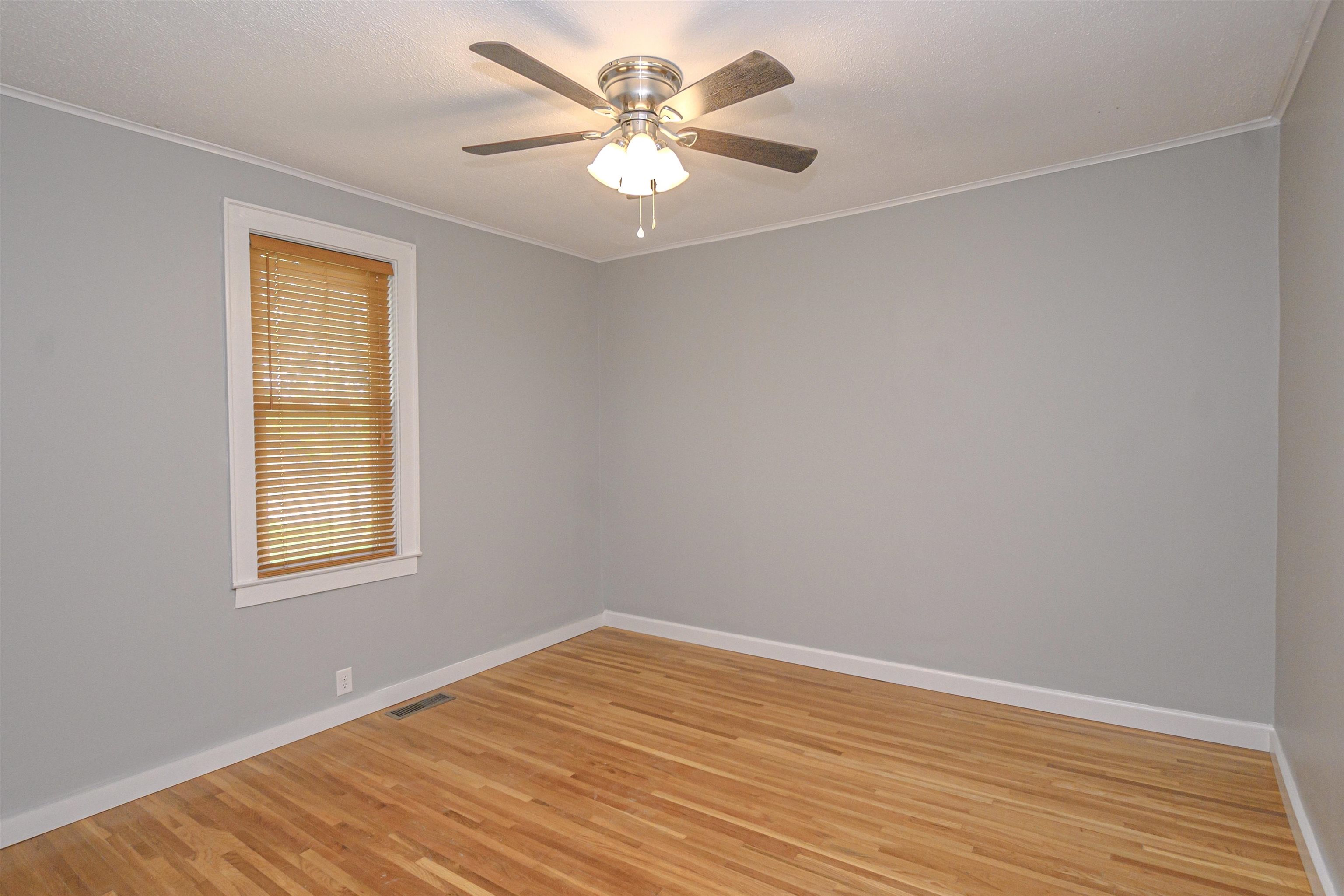 104 25th Street, Owensboro, Kentucky 42303, 3 Bedrooms Bedrooms, ,1 BathroomBathrooms,Single Family Residence,For Sale,25th Street,89501