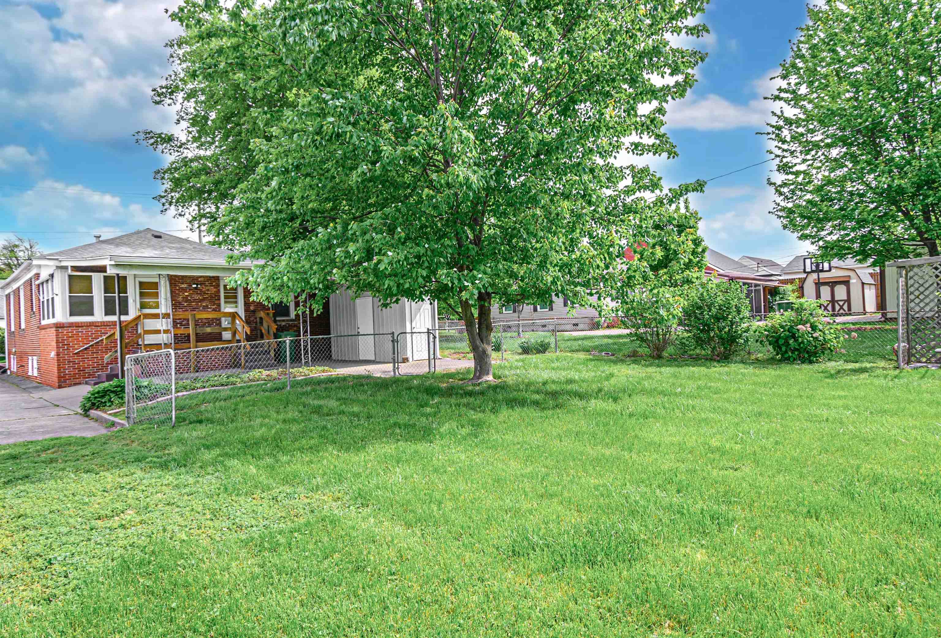 104 25th Street, Owensboro, Kentucky 42303, 3 Bedrooms Bedrooms, ,1 BathroomBathrooms,Single Family Residence,For Sale,25th Street,89501