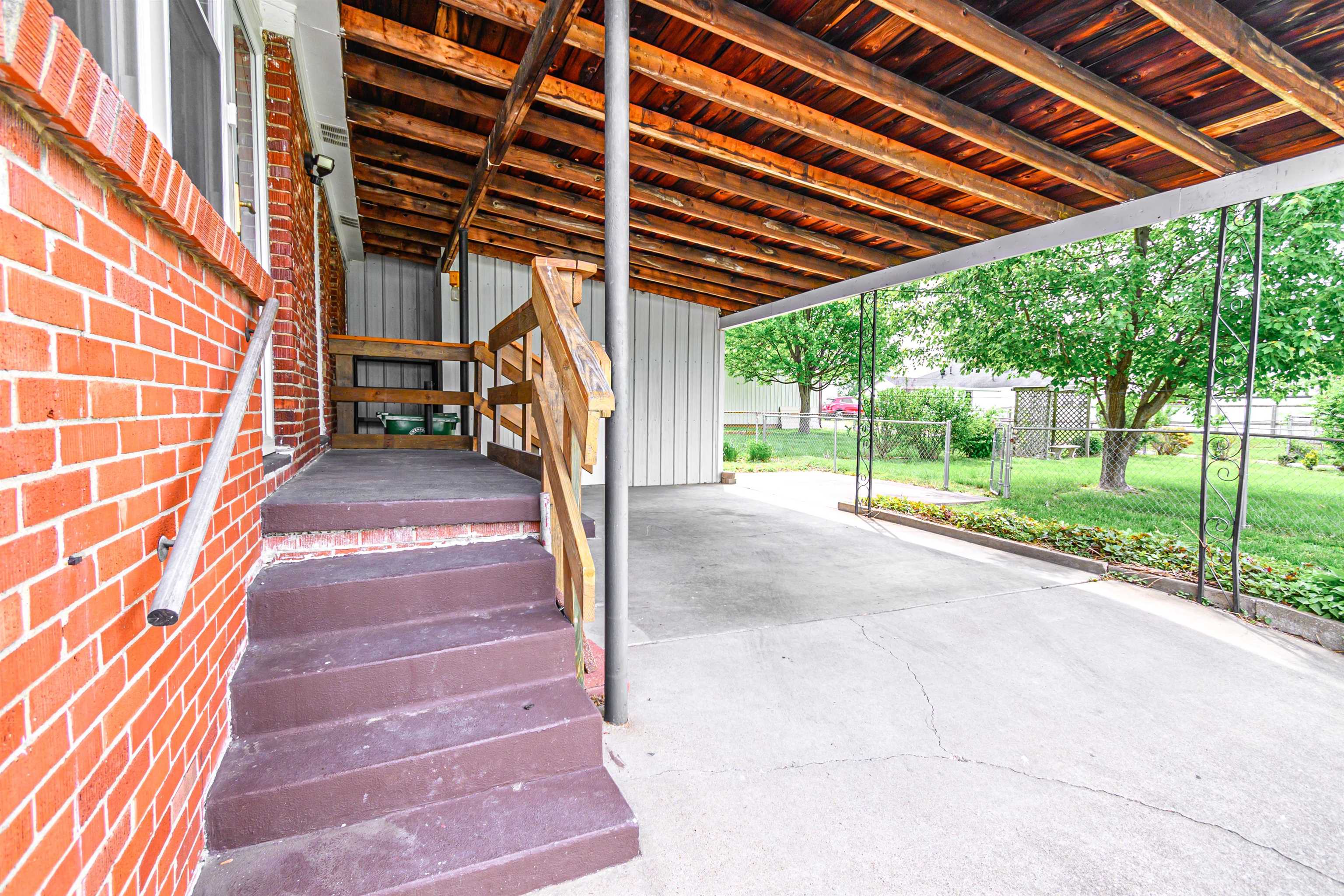 104 25th Street, Owensboro, Kentucky 42303, 3 Bedrooms Bedrooms, ,1 BathroomBathrooms,Single Family Residence,For Sale,25th Street,89501