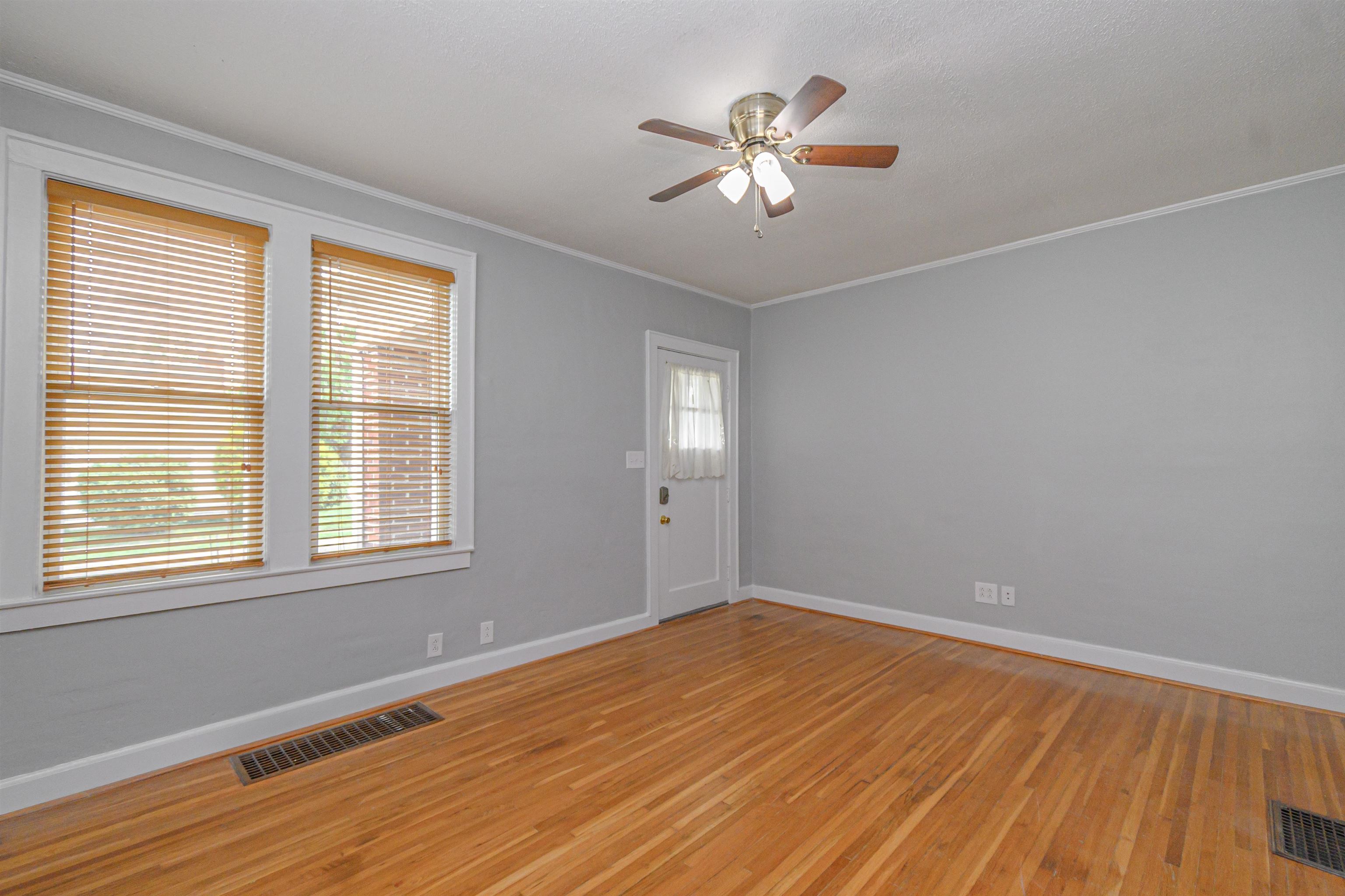 104 25th Street, Owensboro, Kentucky 42303, 3 Bedrooms Bedrooms, ,1 BathroomBathrooms,Single Family Residence,For Sale,25th Street,89501