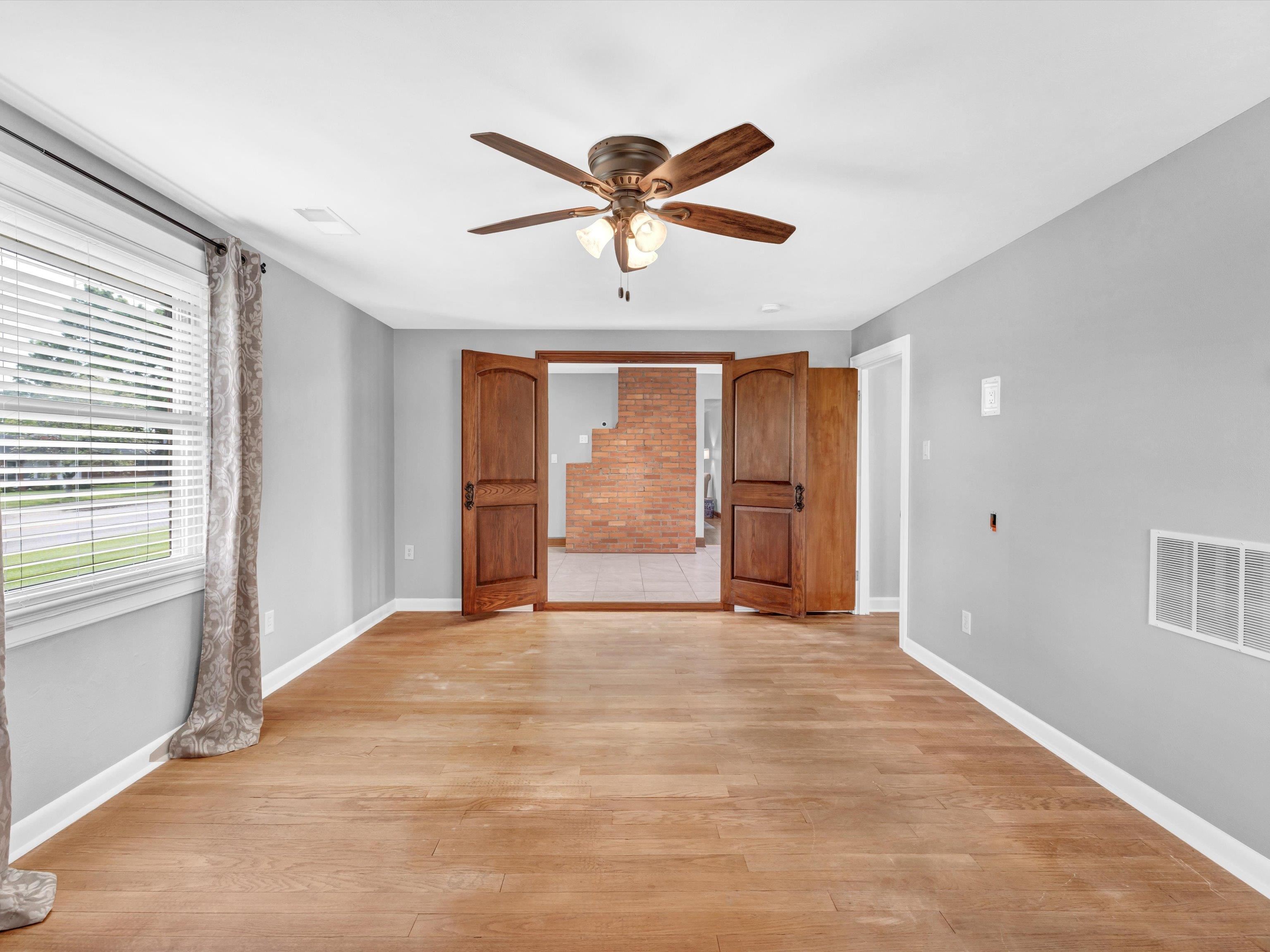 707 Booth Ave, Owensboro, Kentucky 42301, 3 Bedrooms Bedrooms, ,2 BathroomsBathrooms,Single Family Residence,For Sale,Booth Ave,89522