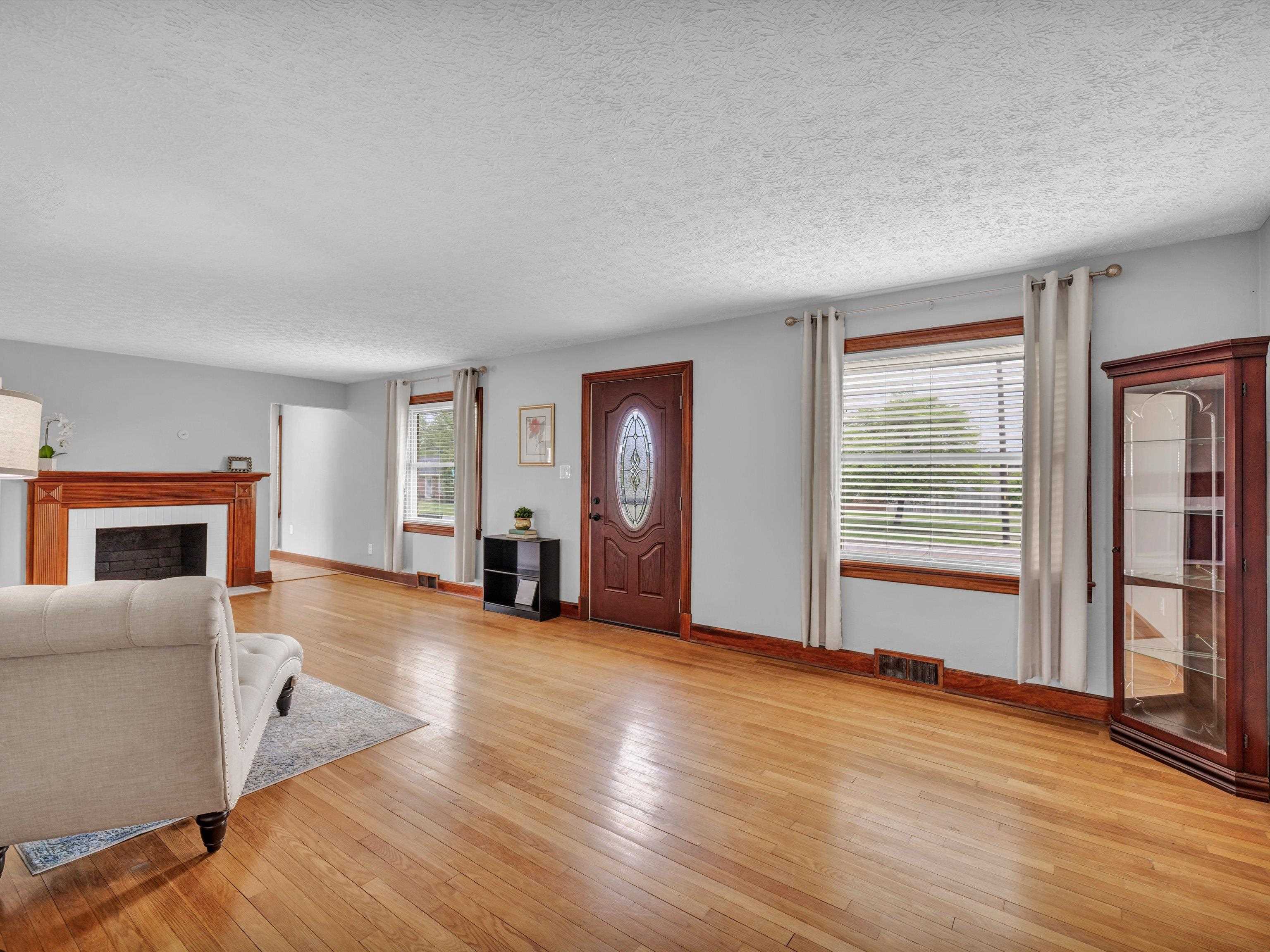 707 Booth Ave, Owensboro, Kentucky 42301, 3 Bedrooms Bedrooms, ,2 BathroomsBathrooms,Single Family Residence,For Sale,Booth Ave,89522