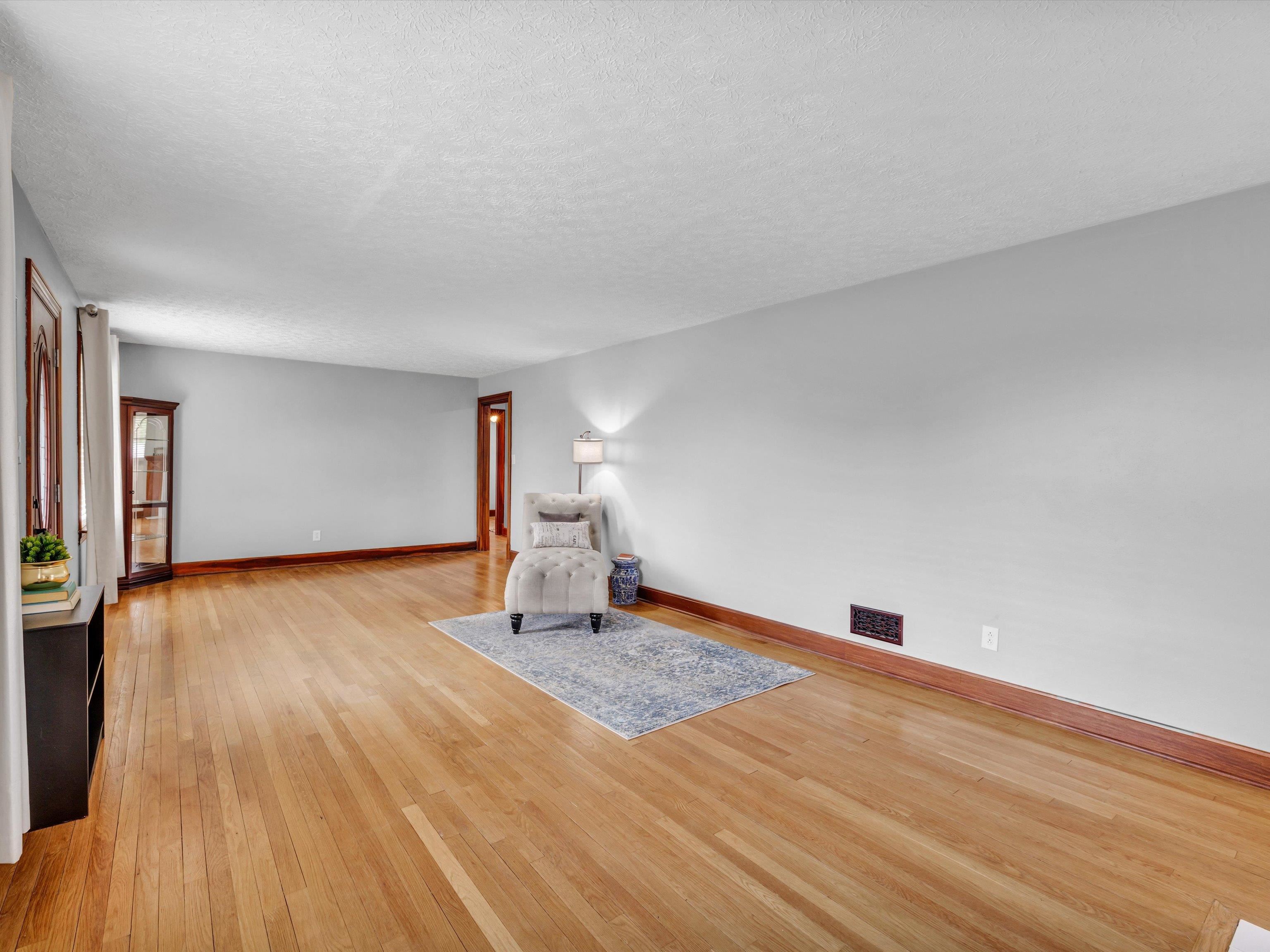 707 Booth Ave, Owensboro, Kentucky 42301, 3 Bedrooms Bedrooms, ,2 BathroomsBathrooms,Single Family Residence,For Sale,Booth Ave,89522