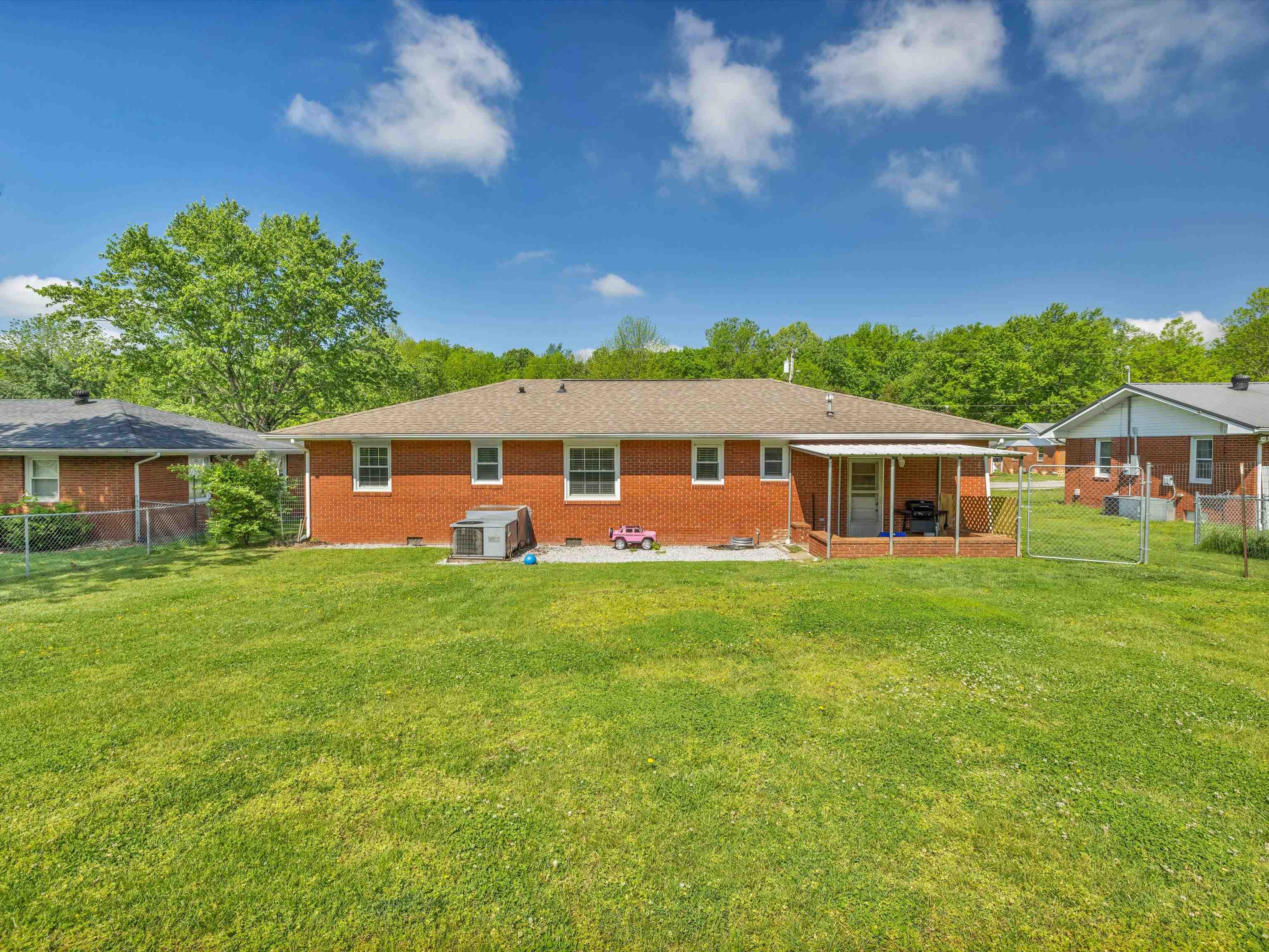 790 Plainview Drive, Madisonville, Kentucky 42431, 3 Bedrooms Bedrooms, ,1 BathroomBathrooms,Single Family Residence,For Sale,Plainview Drive,89536