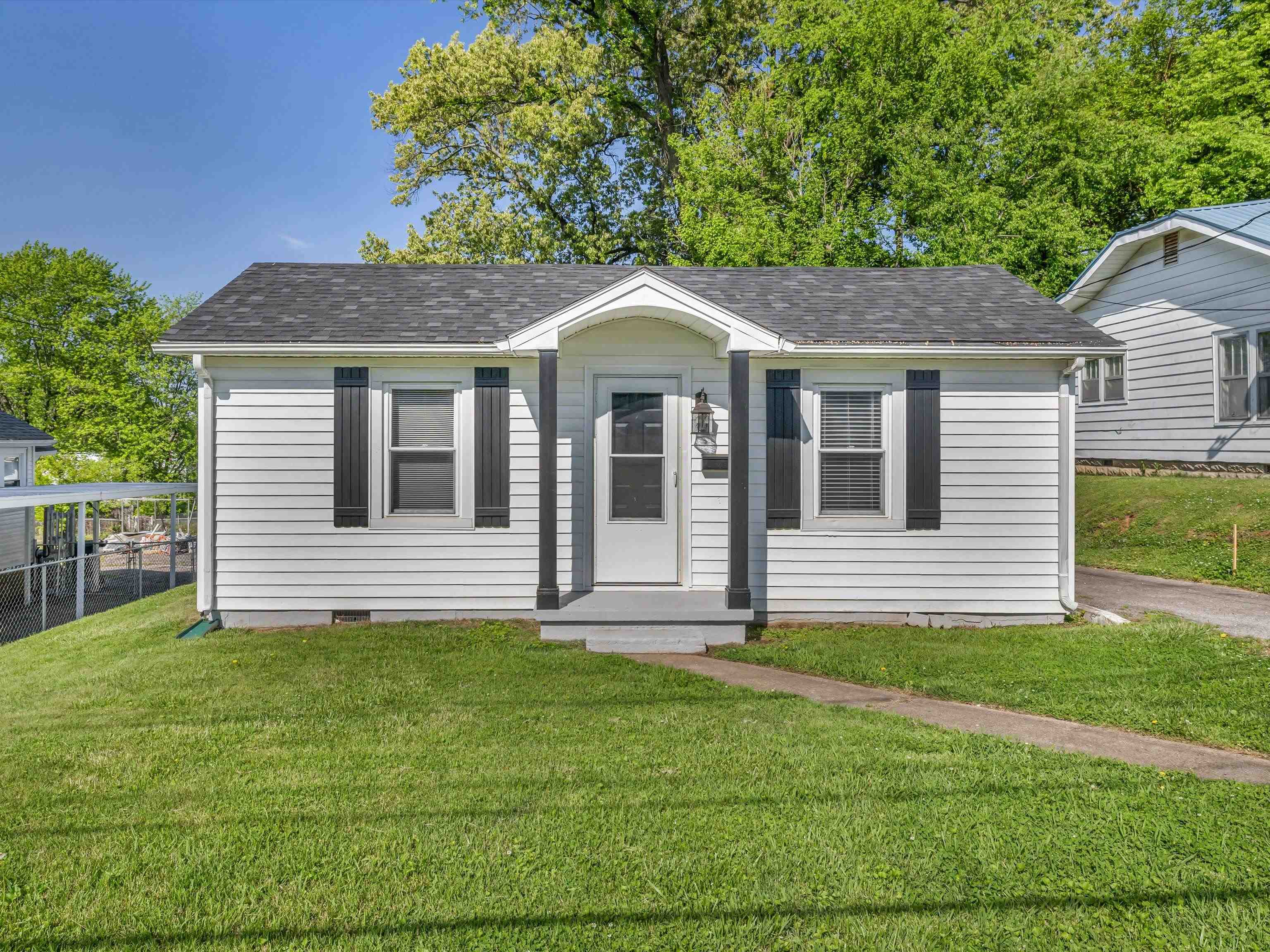 2004 Prince Ave, Owensboro, Kentucky 42303, 2 Bedrooms Bedrooms, ,1 BathroomBathrooms,Single Family Residence,For Sale,Prince Ave,89544