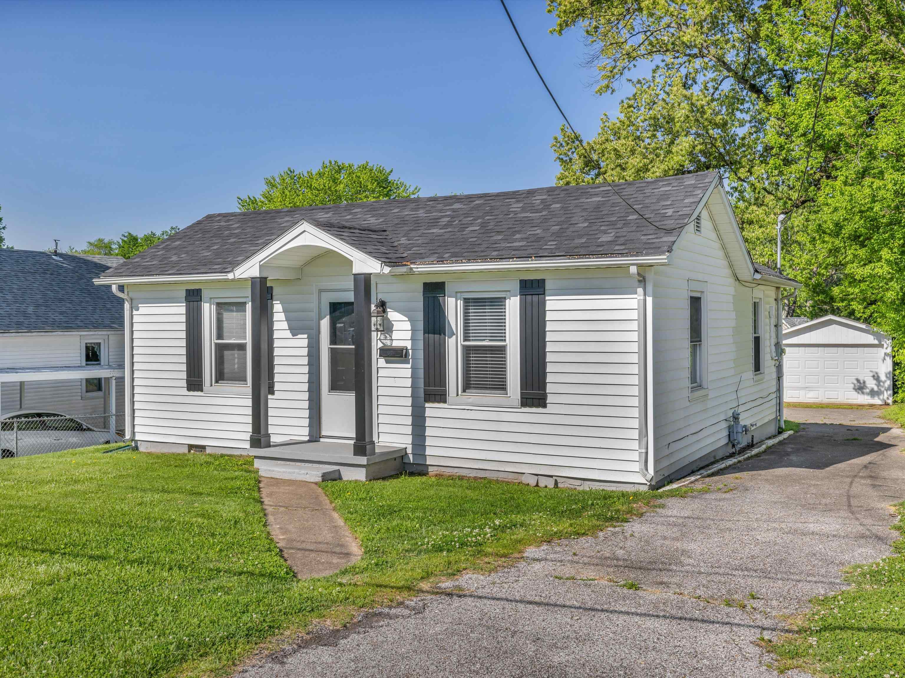 2004 Prince Ave, Owensboro, Kentucky 42303, 2 Bedrooms Bedrooms, ,1 BathroomBathrooms,Single Family Residence,For Sale,Prince Ave,89544