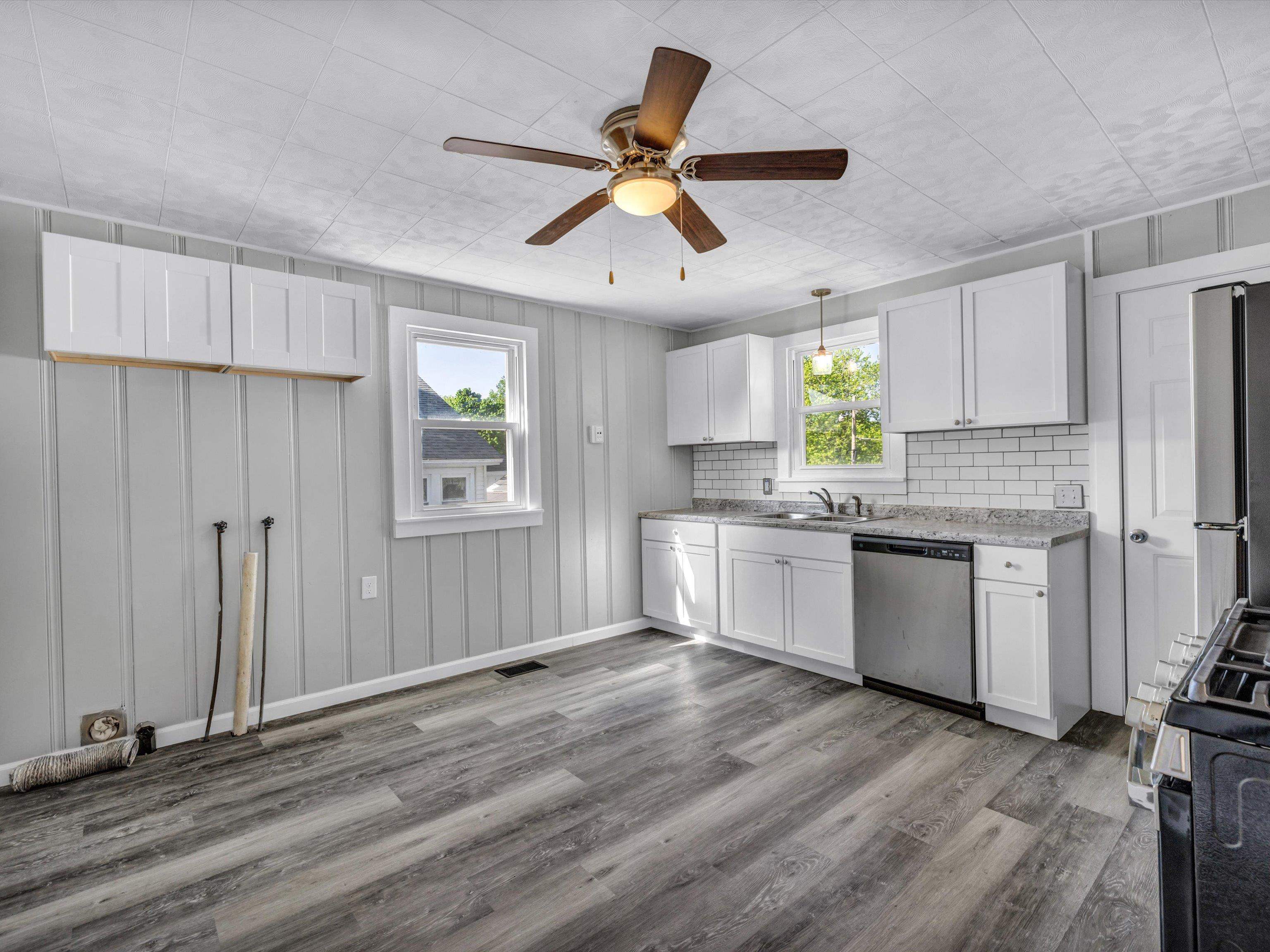 2004 Prince Ave, Owensboro, Kentucky 42303, 2 Bedrooms Bedrooms, ,1 BathroomBathrooms,Single Family Residence,For Sale,Prince Ave,89544