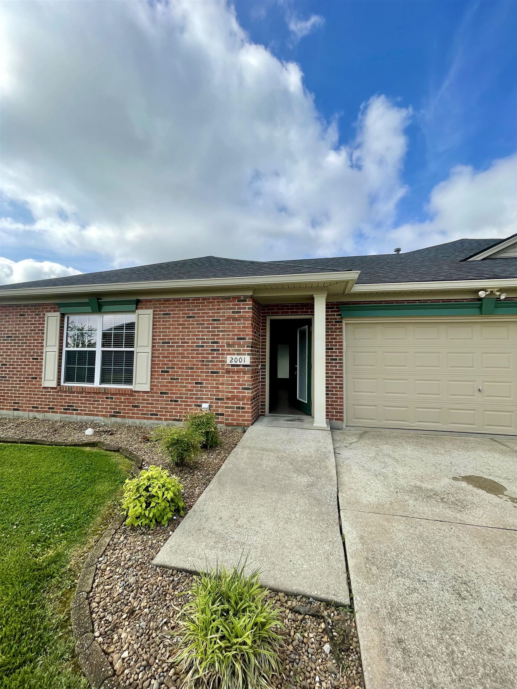 2001 Viola Gardens, Owensboro, Kentucky 42303, 2 Bedrooms Bedrooms, ,2 BathroomsBathrooms,Condominium,For Sale,Viola Gardens,89549