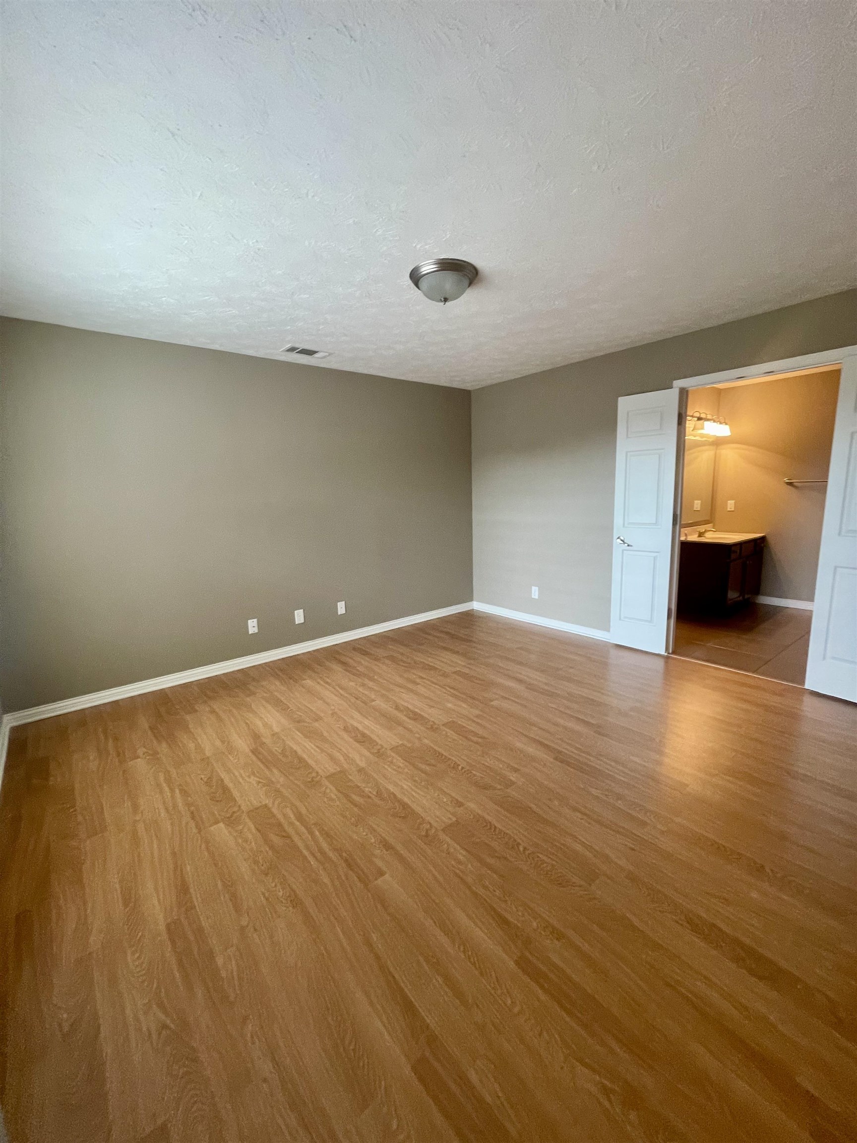 2001 Viola Gardens, Owensboro, Kentucky 42303, 2 Bedrooms Bedrooms, ,2 BathroomsBathrooms,Condominium,For Sale,Viola Gardens,89549
