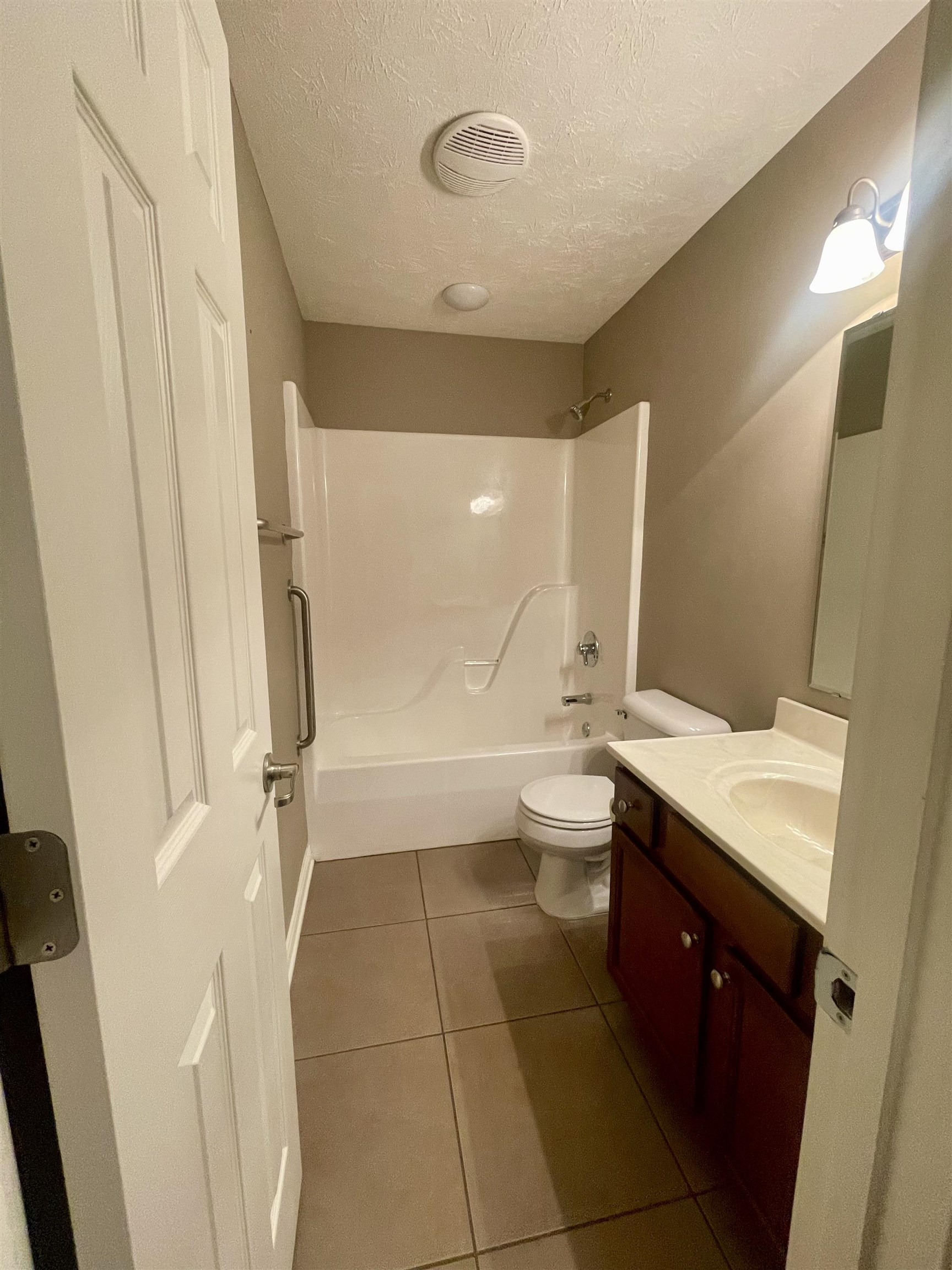2001 Viola Gardens, Owensboro, Kentucky 42303, 2 Bedrooms Bedrooms, ,2 BathroomsBathrooms,Condominium,For Sale,Viola Gardens,89549