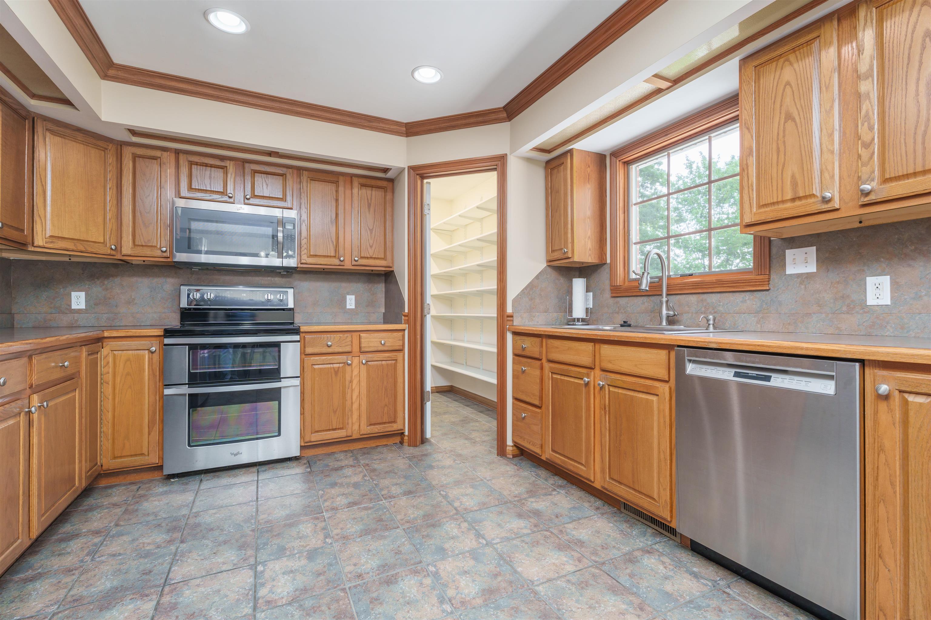5653 Lee Rudy Road, Owensboro, Kentucky 42301, 4 Bedrooms Bedrooms, ,3 BathroomsBathrooms,Single Family Residence,For Sale,Lee Rudy Road,89561