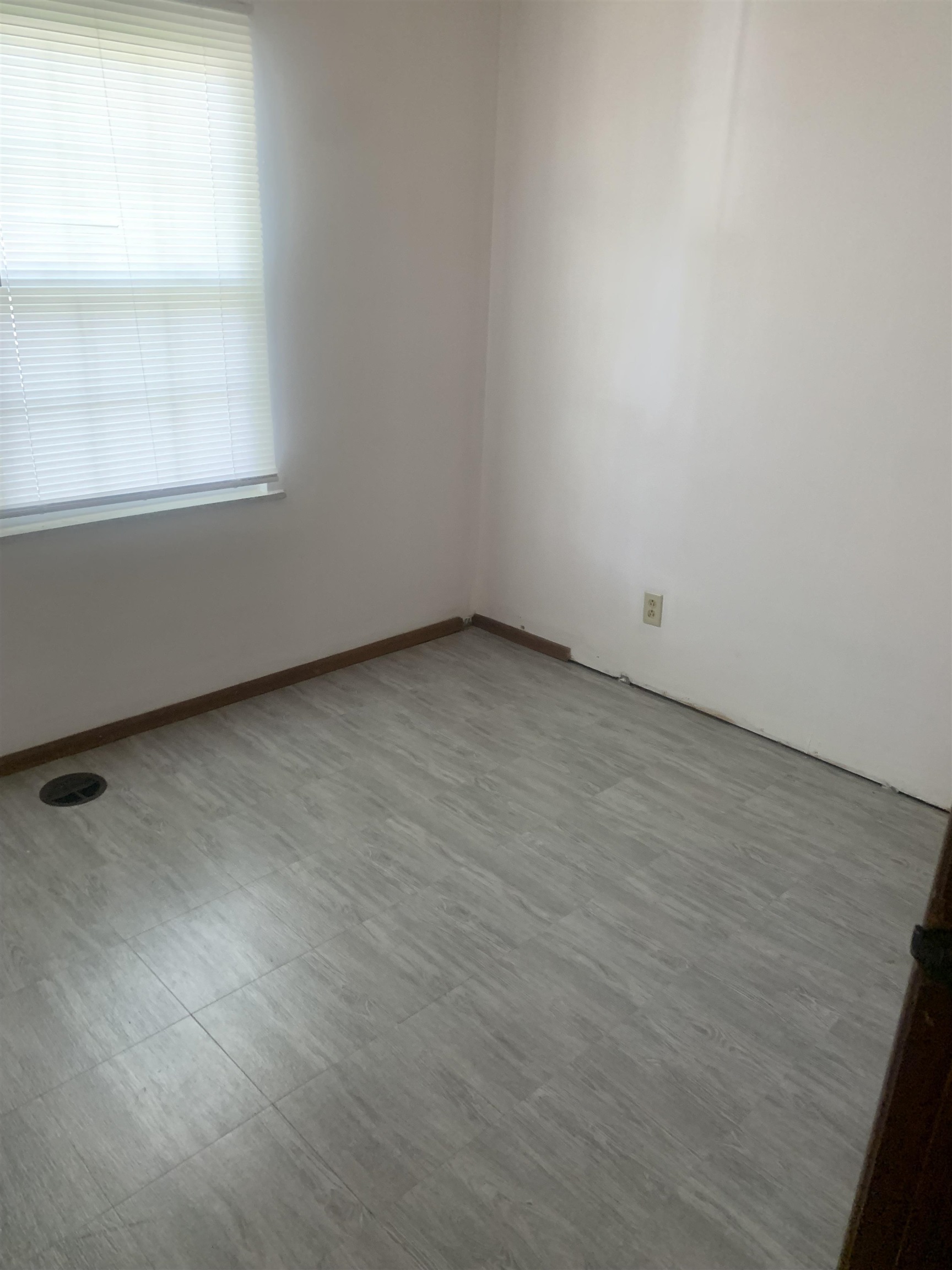 1121 Gilbert Lane, Owensboro, Kentucky 42303, 3 Bedrooms Bedrooms, ,1 BathroomBathrooms,Single Family Residence,For Sale,Gilbert Lane,89565