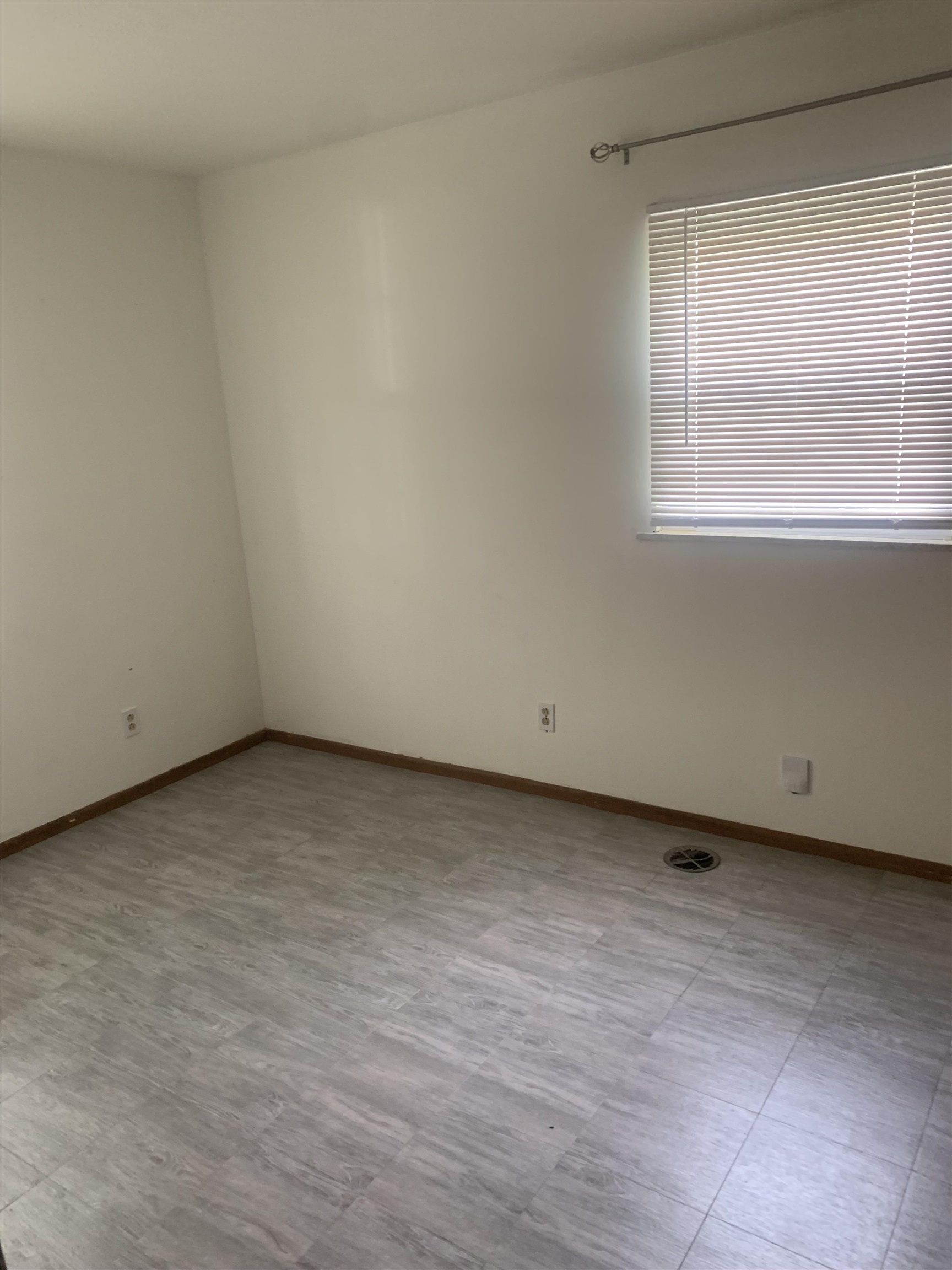 1121 Gilbert Lane, Owensboro, Kentucky 42303, 3 Bedrooms Bedrooms, ,1 BathroomBathrooms,Single Family Residence,For Sale,Gilbert Lane,89565