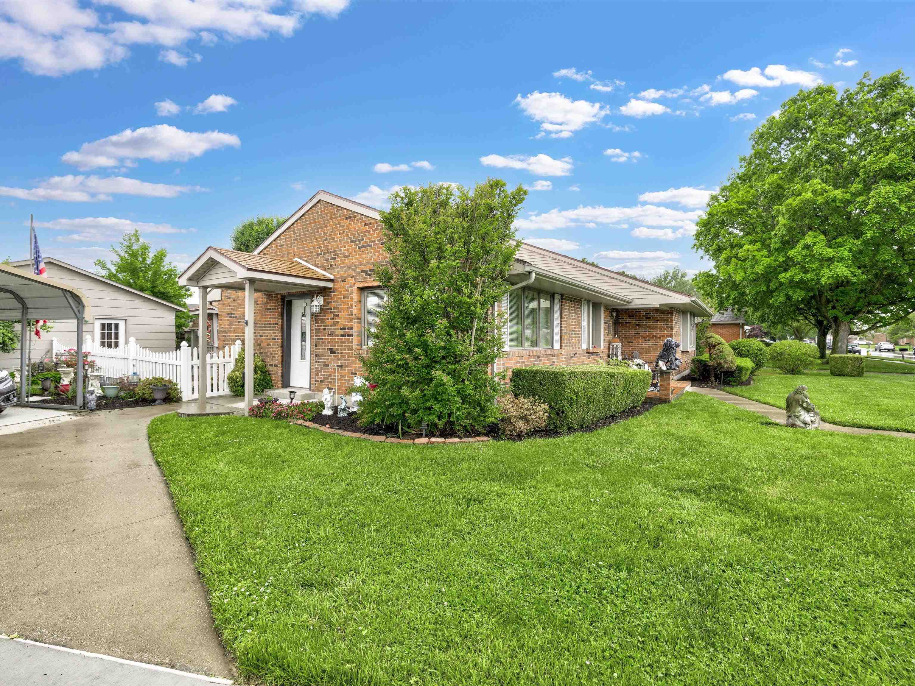 2400 Strickland Drive, Owensboro, Kentucky 42301, 3 Bedrooms Bedrooms, ,1 BathroomBathrooms,Single Family Residence,For Sale,Strickland Drive,89567