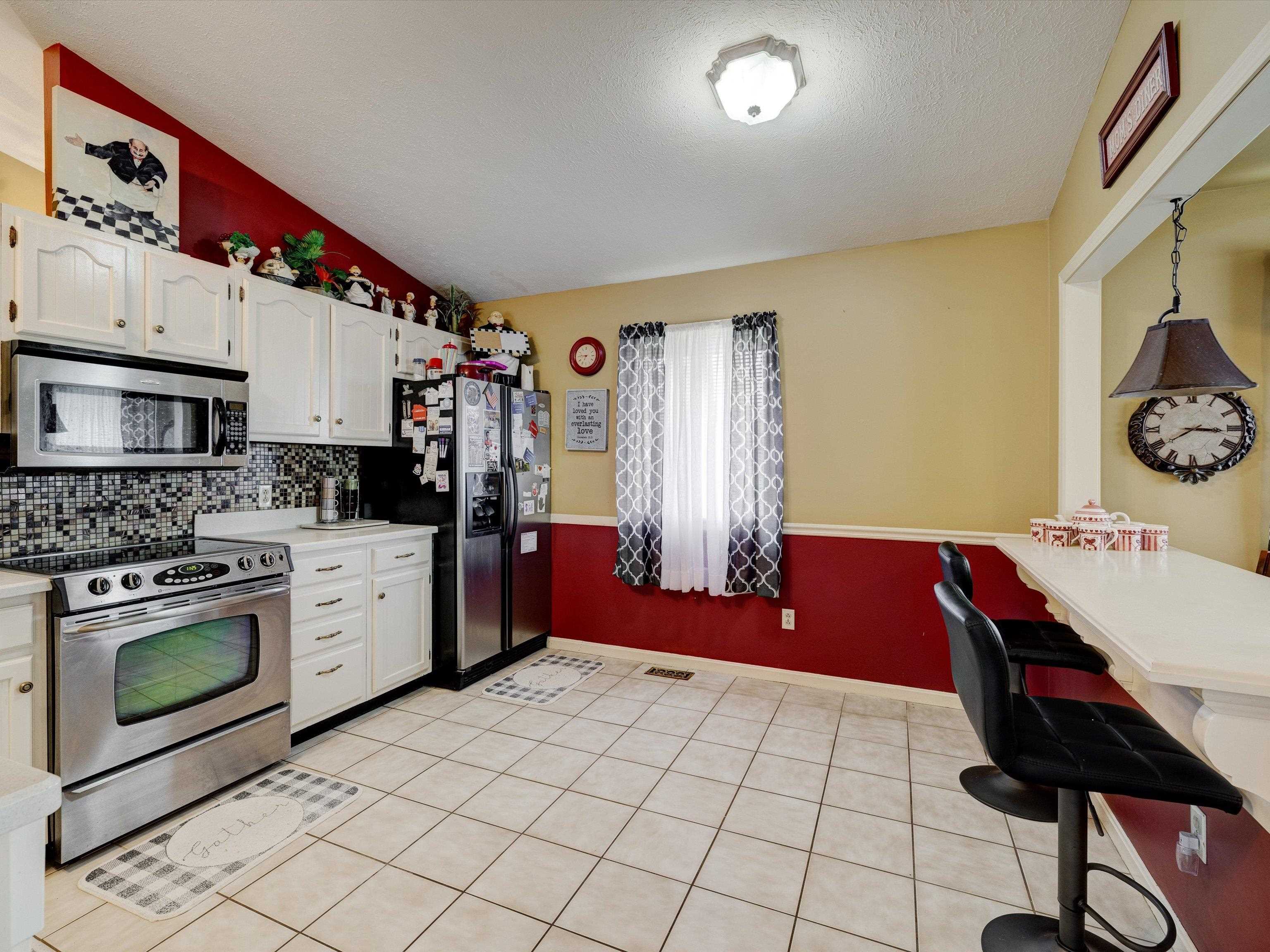 2400 Strickland Drive, Owensboro, Kentucky 42301, 3 Bedrooms Bedrooms, ,1 BathroomBathrooms,Single Family Residence,For Sale,Strickland Drive,89567