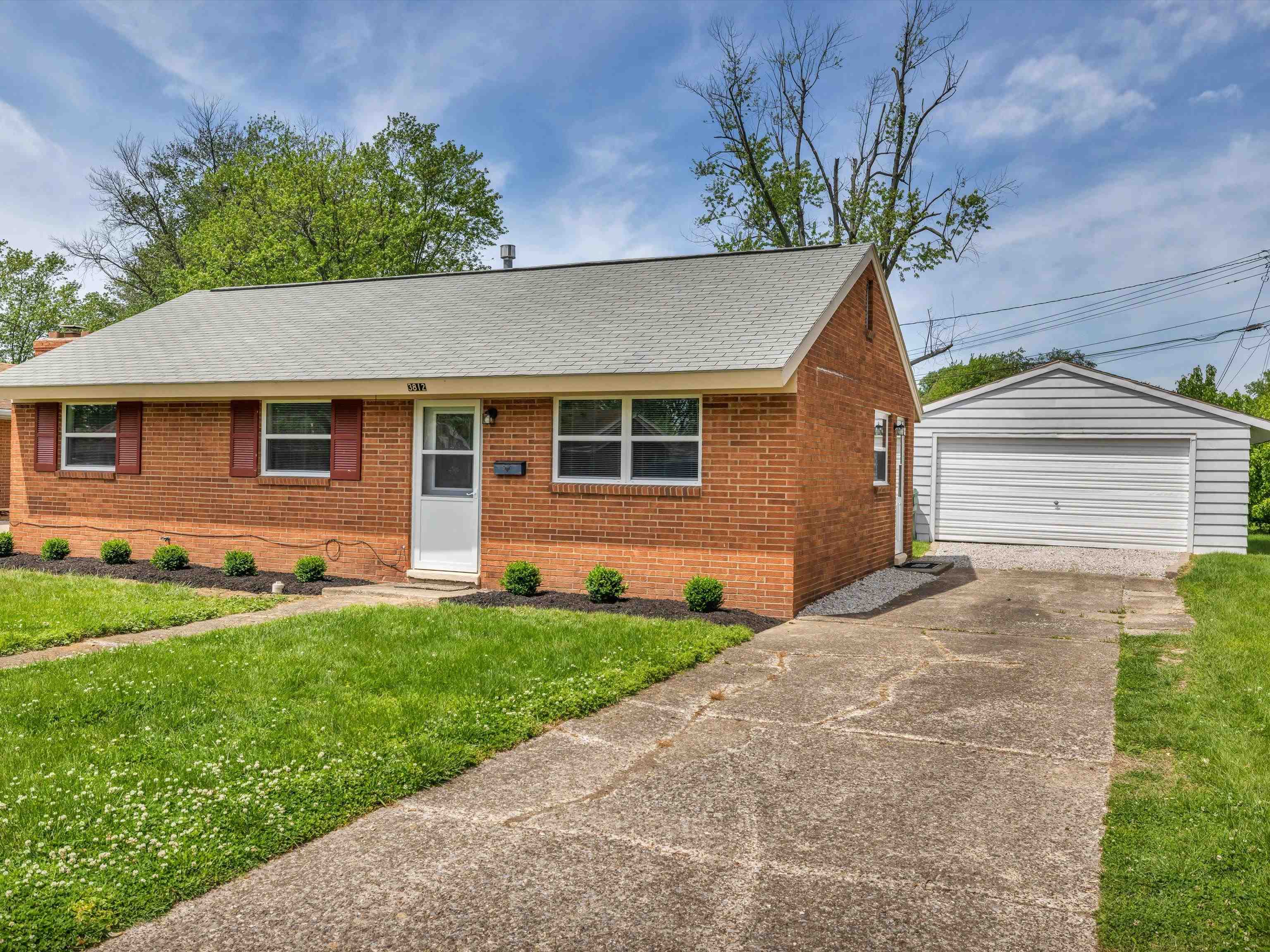 3812 Longfellow Drive, Owensboro, Kentucky 42303, 3 Bedrooms Bedrooms, ,1 BathroomBathrooms,Single Family Residence,For Sale,Longfellow Drive,89568
