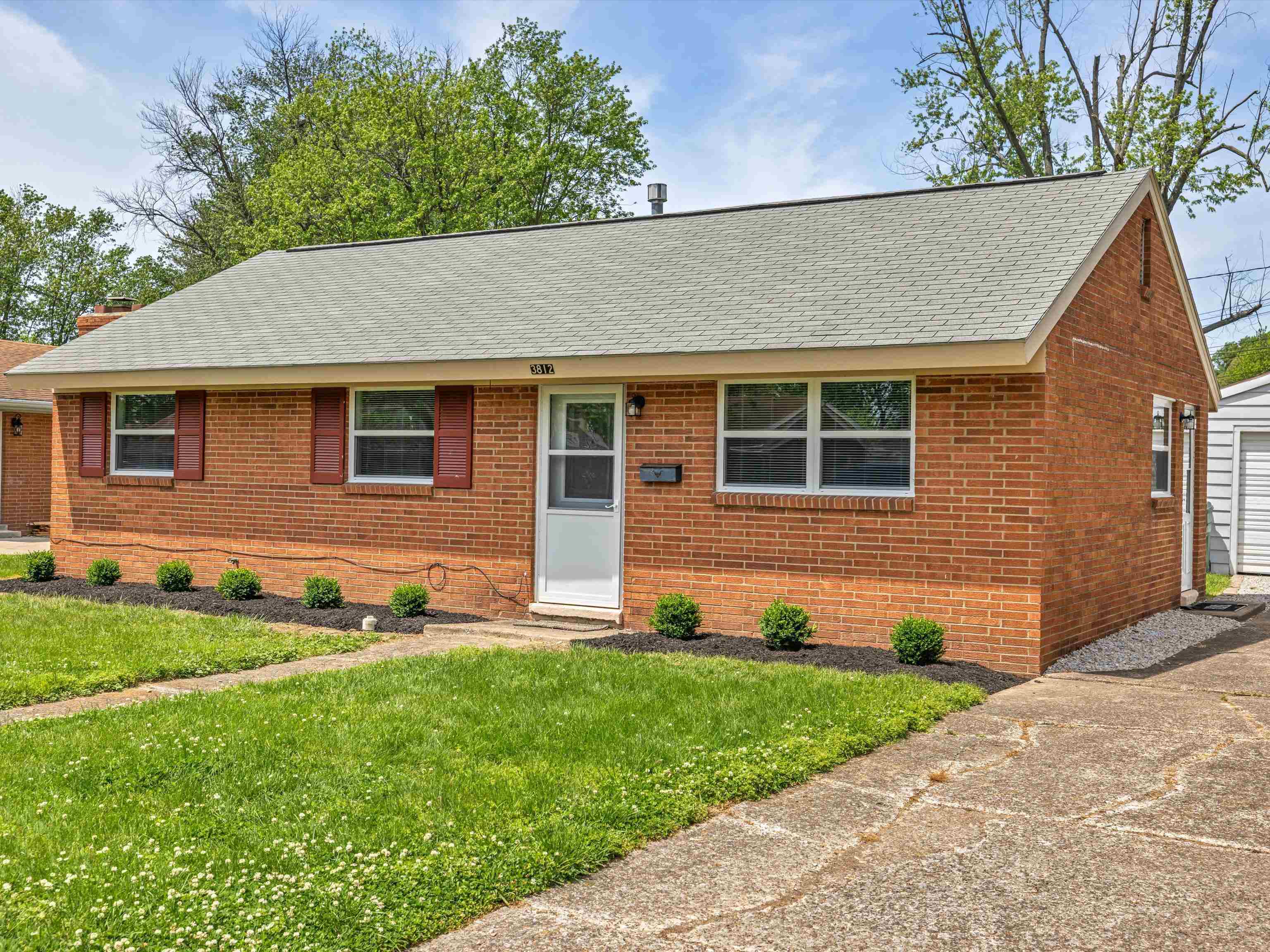3812 Longfellow Drive, Owensboro, Kentucky 42303, 3 Bedrooms Bedrooms, ,1 BathroomBathrooms,Single Family Residence,For Sale,Longfellow Drive,89568