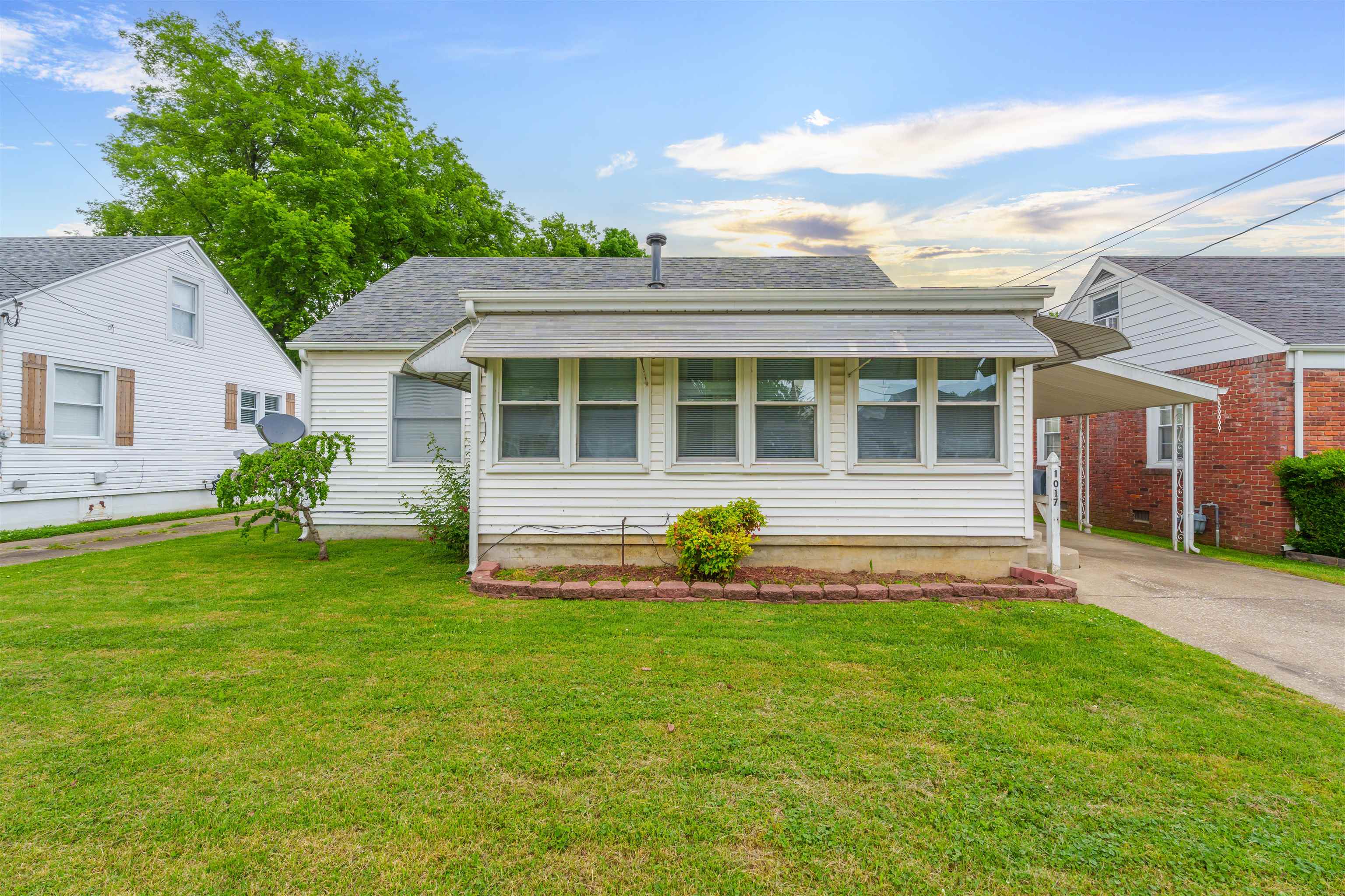 1017 21st Street, Owensboro, Kentucky 42303, 3 Bedrooms Bedrooms, ,1 BathroomBathrooms,Single Family Residence,For Sale,21st Street,89569