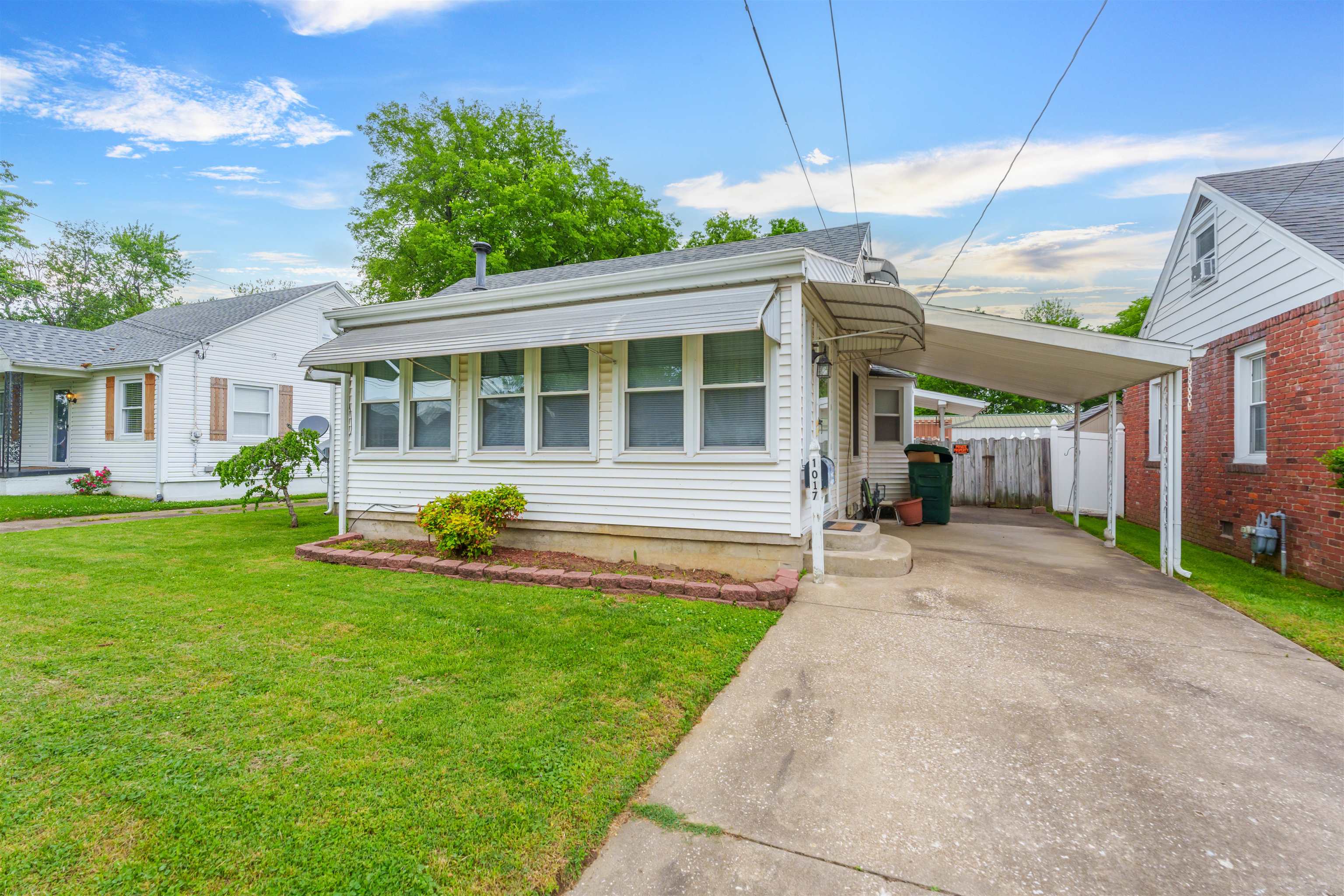 1017 21st Street, Owensboro, Kentucky 42303, 3 Bedrooms Bedrooms, ,1 BathroomBathrooms,Single Family Residence,For Sale,21st Street,89569