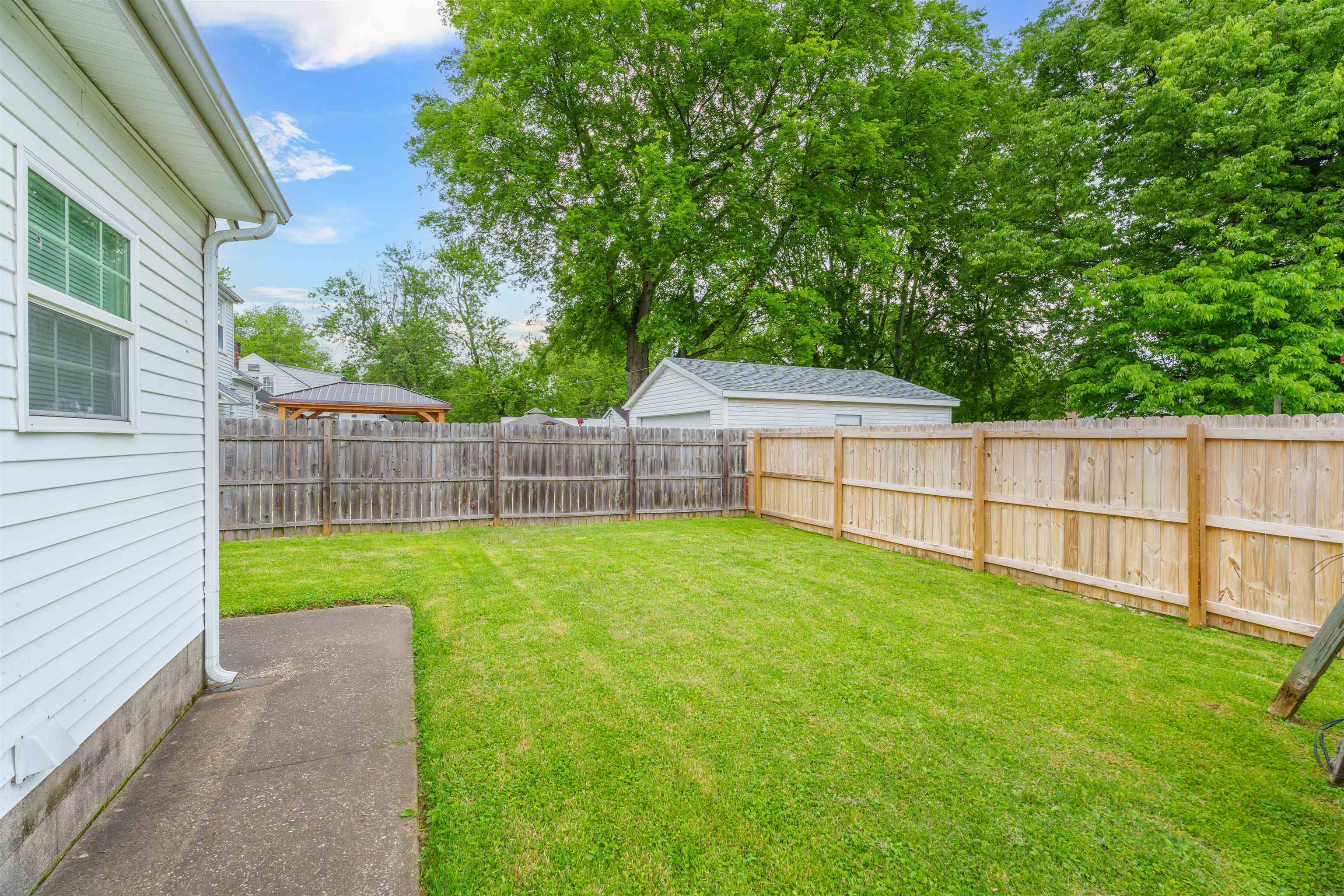 1017 21st Street, Owensboro, Kentucky 42303, 3 Bedrooms Bedrooms, ,1 BathroomBathrooms,Single Family Residence,For Sale,21st Street,89569