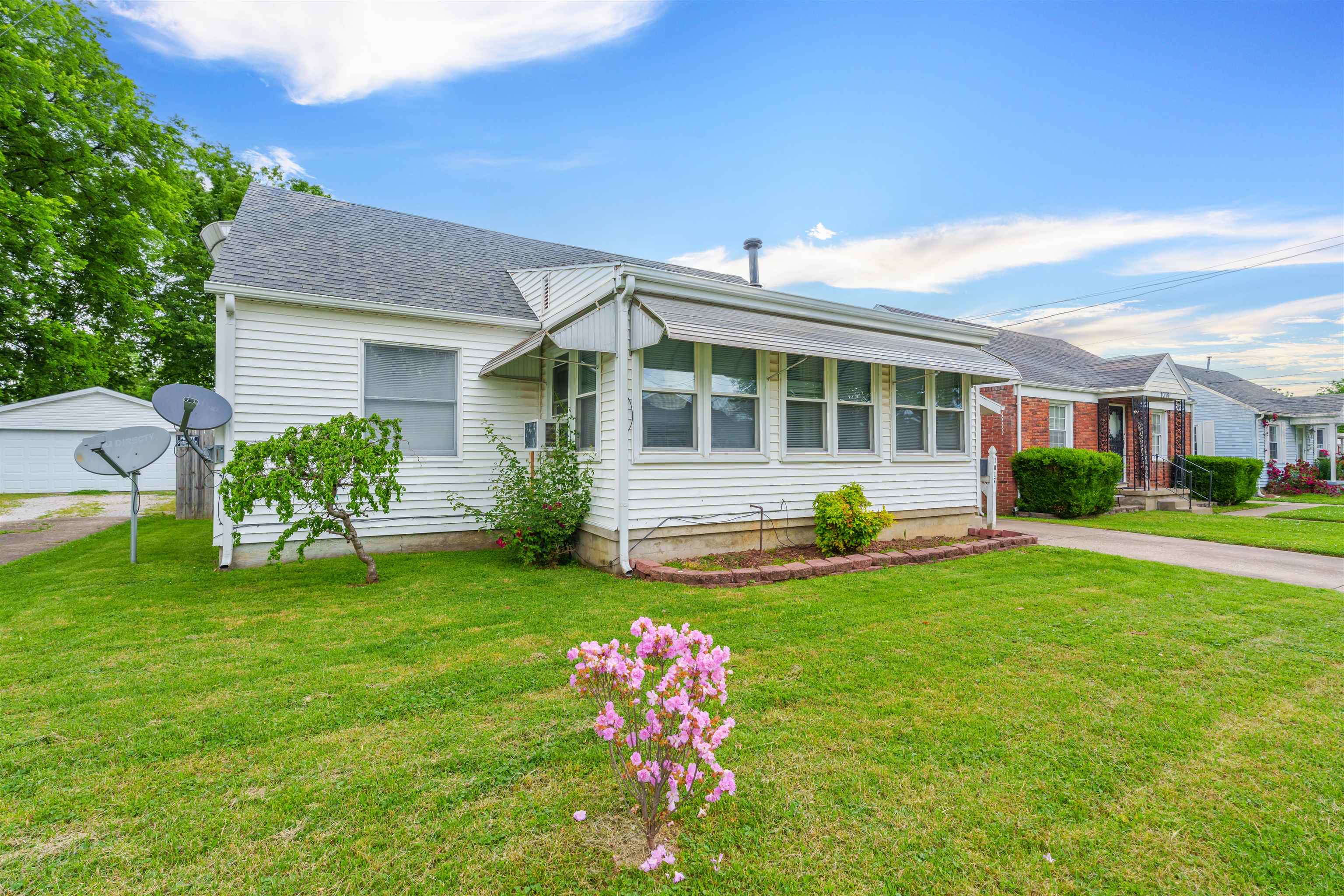1017 21st Street, Owensboro, Kentucky 42303, 3 Bedrooms Bedrooms, ,1 BathroomBathrooms,Single Family Residence,For Sale,21st Street,89569