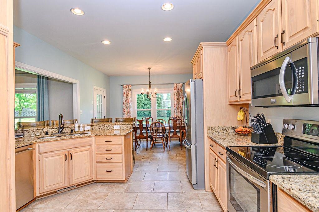 3036 Waterside Way, Owensboro, Kentucky 42303, 4 Bedrooms Bedrooms, ,3 BathroomsBathrooms,Single Family Residence,For Sale,Waterside Way,89572