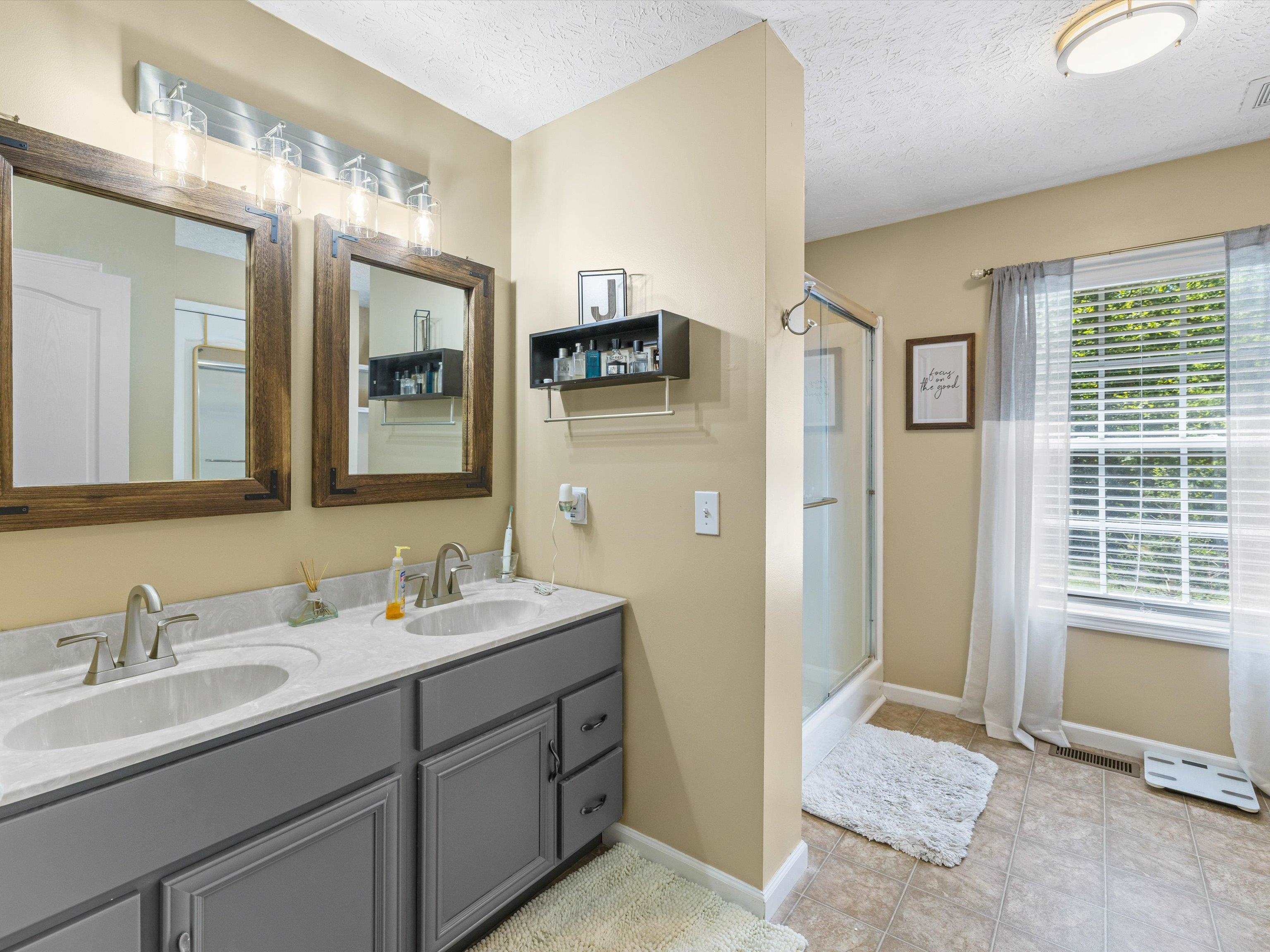 549 Water Tower Ln, Hartford, Kentucky 42347, 3 Bedrooms Bedrooms, ,2 BathroomsBathrooms,Single Family Residence,For Sale,Water Tower Ln,89580