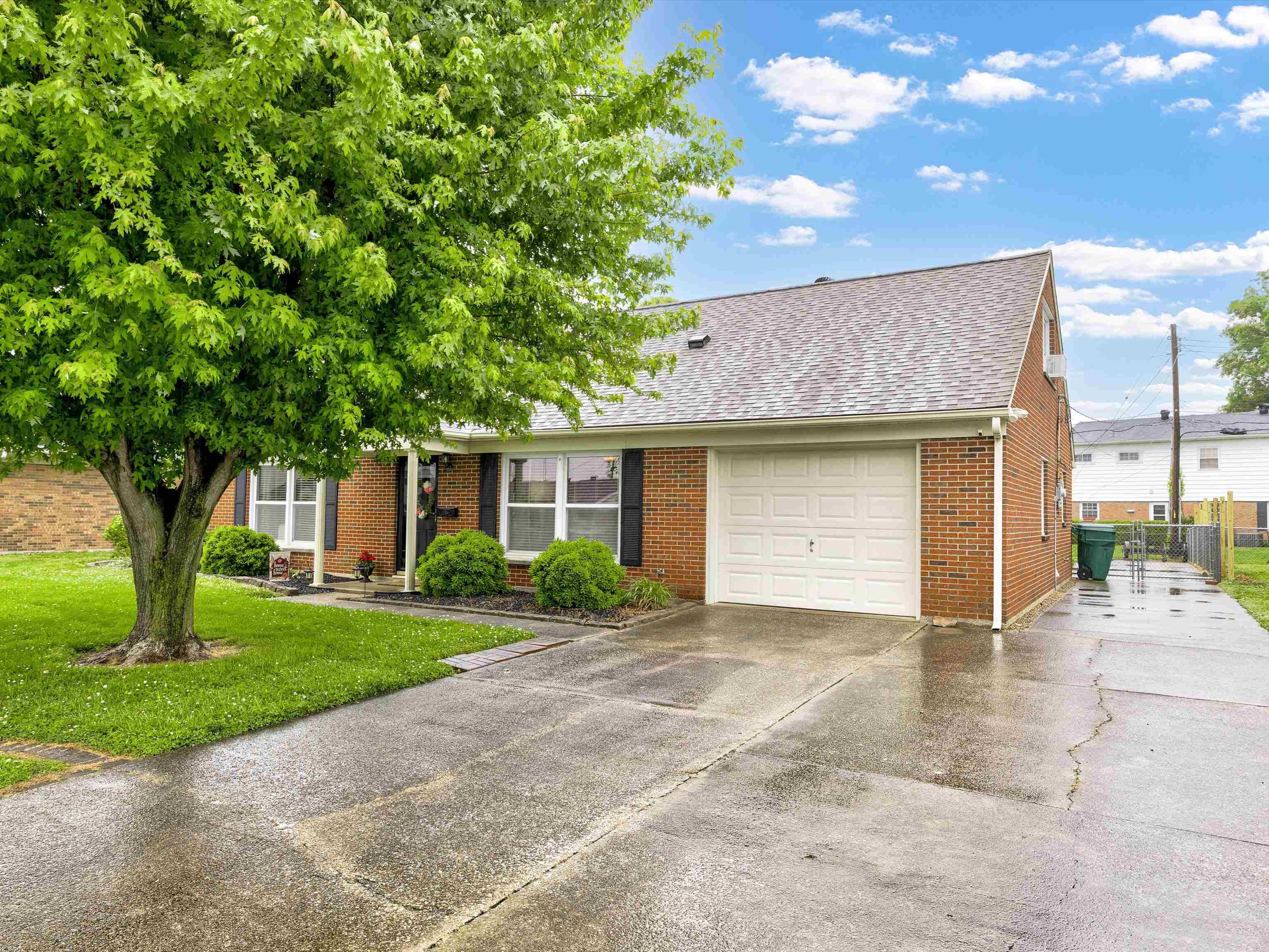2513 Middleground, Owensboro, Kentucky 42301, 5 Bedrooms Bedrooms, ,2 BathroomsBathrooms,Single Family Residence,For Sale,Middleground,89587