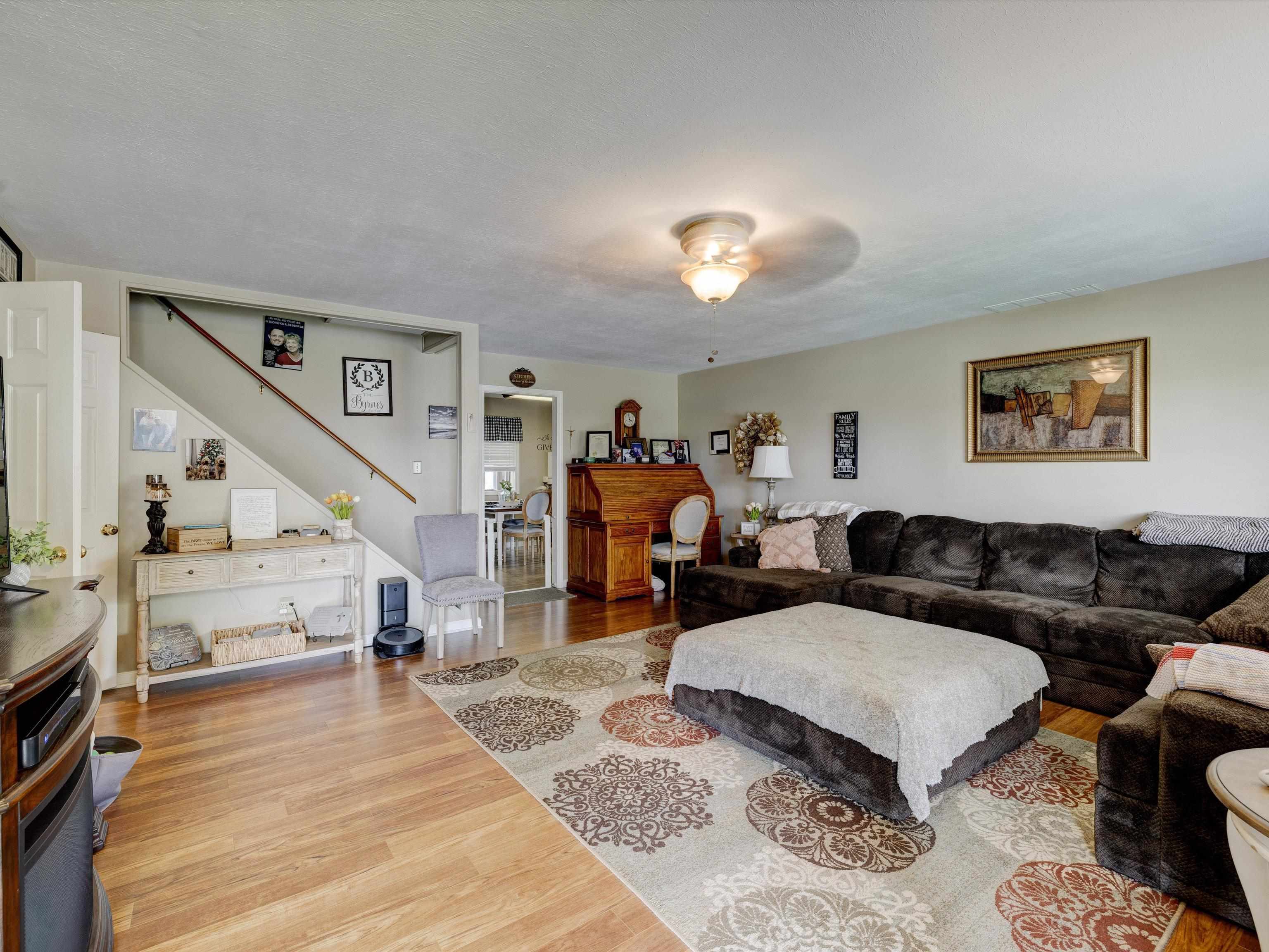 2513 Middleground, Owensboro, Kentucky 42301, 5 Bedrooms Bedrooms, ,2 BathroomsBathrooms,Single Family Residence,For Sale,Middleground,89587
