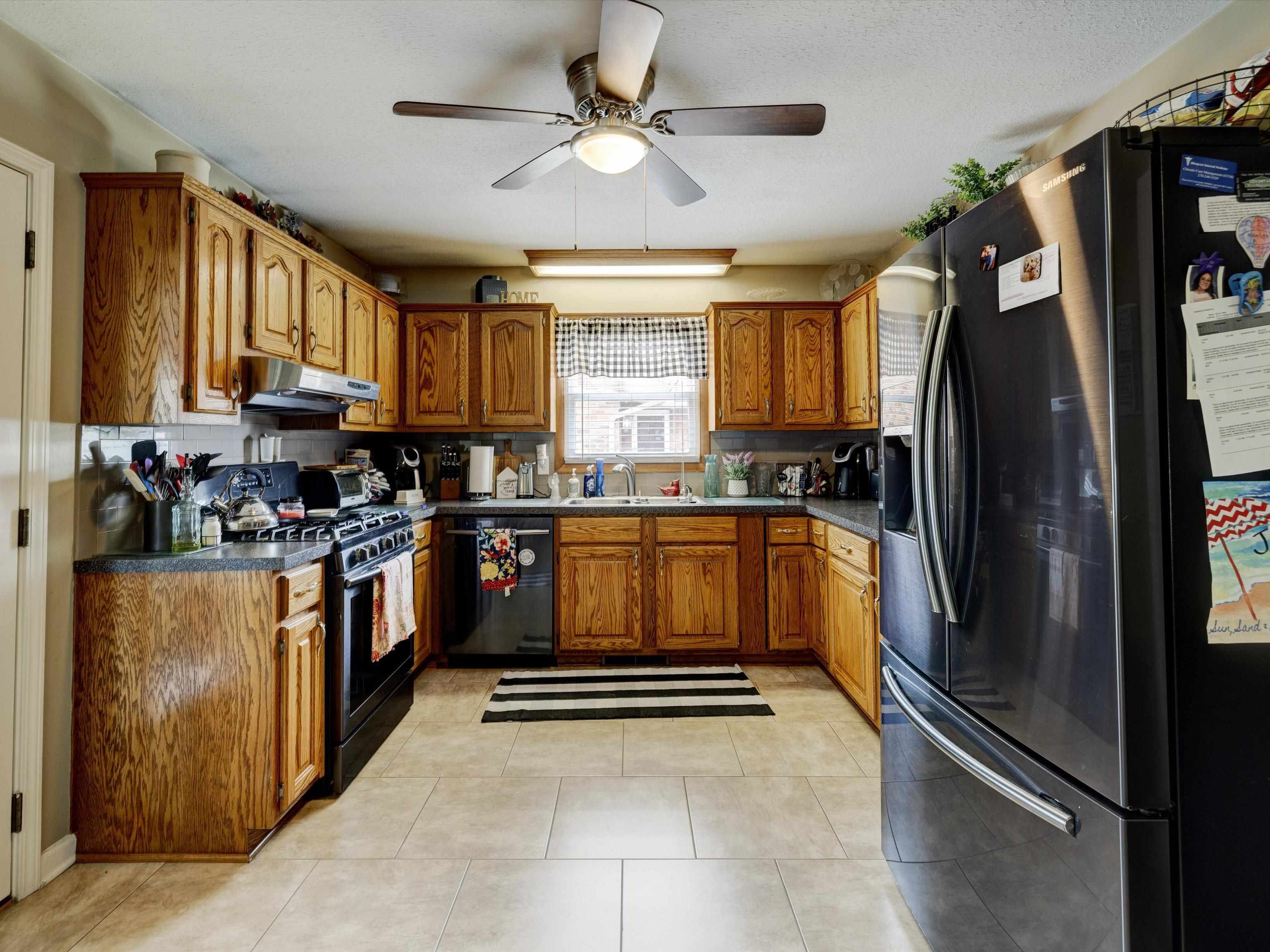 2513 Middleground, Owensboro, Kentucky 42301, 5 Bedrooms Bedrooms, ,2 BathroomsBathrooms,Single Family Residence,For Sale,Middleground,89587