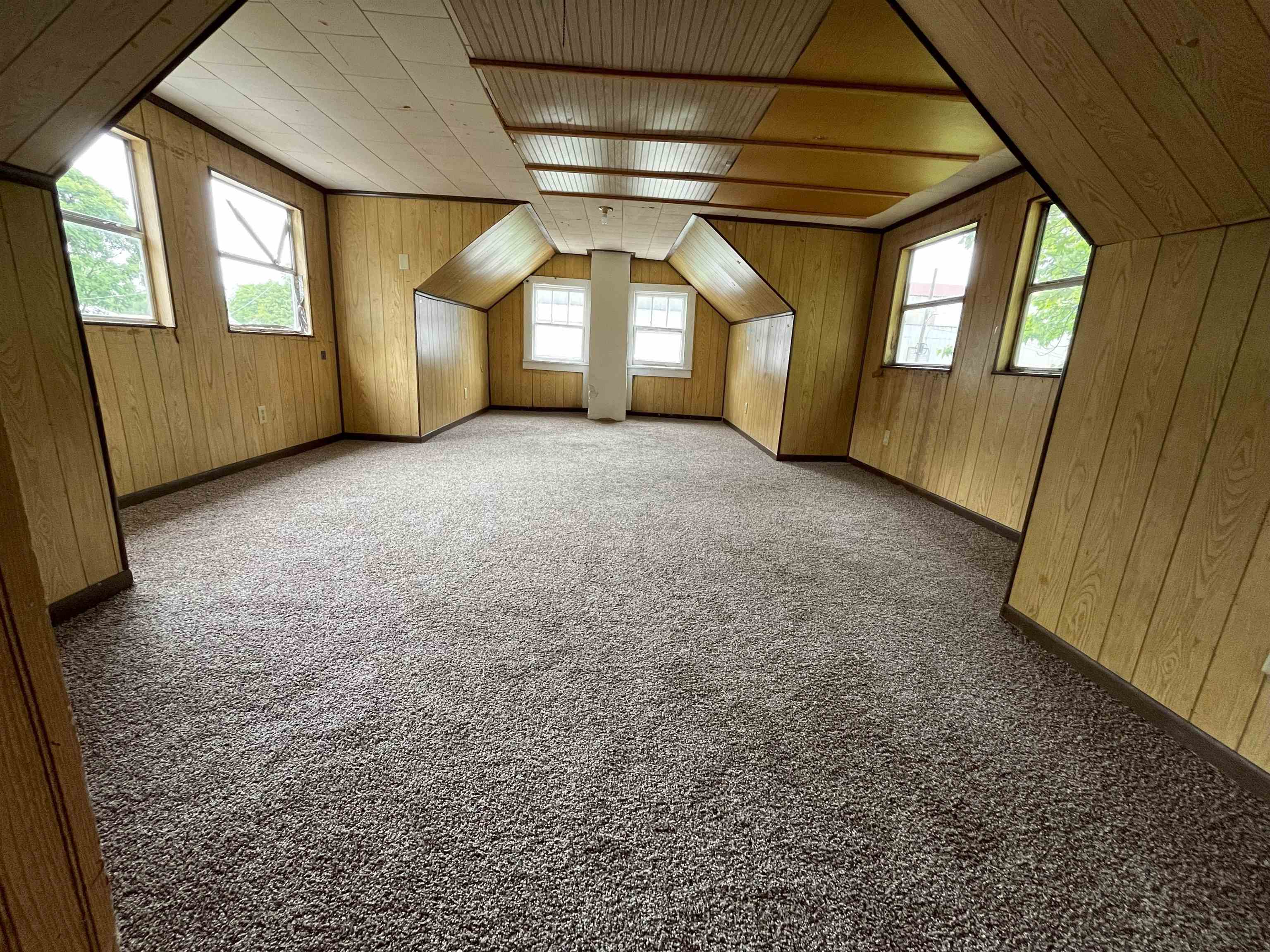 1817 3rd Street, Owensboro, Kentucky 42301, 3 Bedrooms Bedrooms, ,1 BathroomBathrooms,Single Family Residence,For Sale,3rd Street,89591