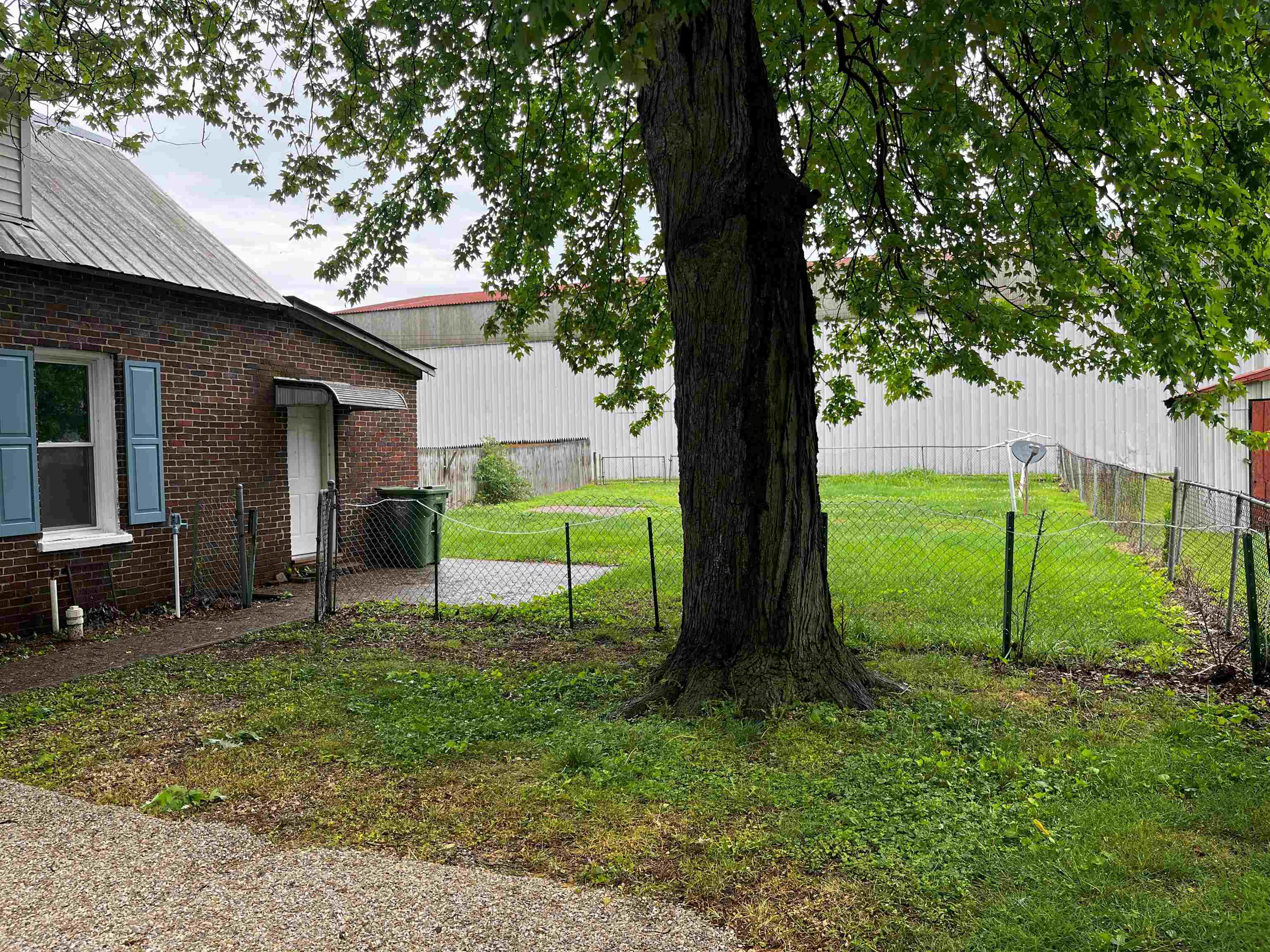 1817 3rd Street, Owensboro, Kentucky 42301, 3 Bedrooms Bedrooms, ,1 BathroomBathrooms,Single Family Residence,For Sale,3rd Street,89591