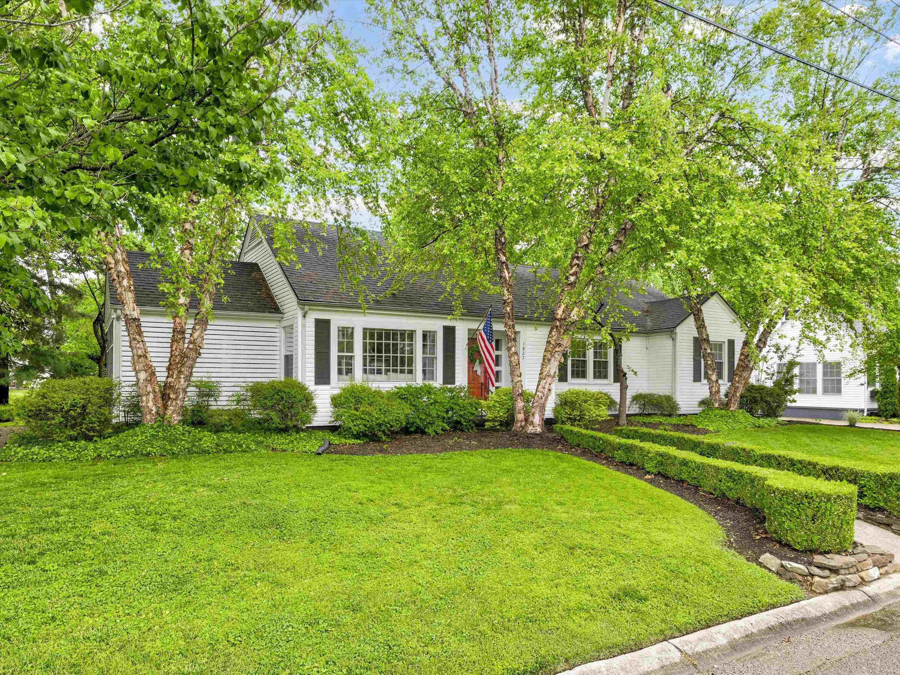 1827 South Griffith Avenue, Owensboro, Kentucky 42301, 3 Bedrooms Bedrooms, ,3 BathroomsBathrooms,Single Family Residence,For Sale,South Griffith Avenue,89594