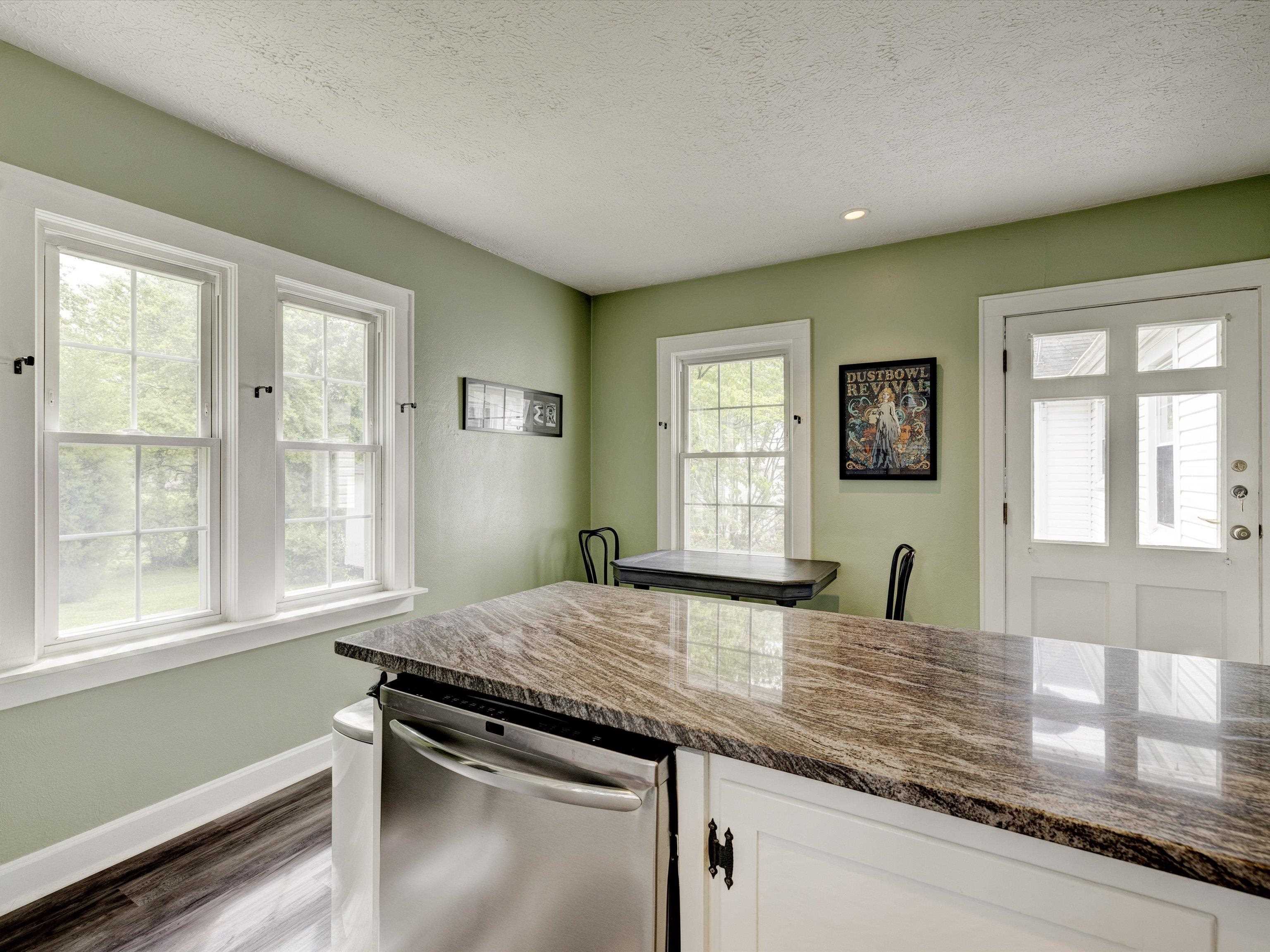 1827 South Griffith Avenue, Owensboro, Kentucky 42301, 3 Bedrooms Bedrooms, ,3 BathroomsBathrooms,Single Family Residence,For Sale,South Griffith Avenue,89594