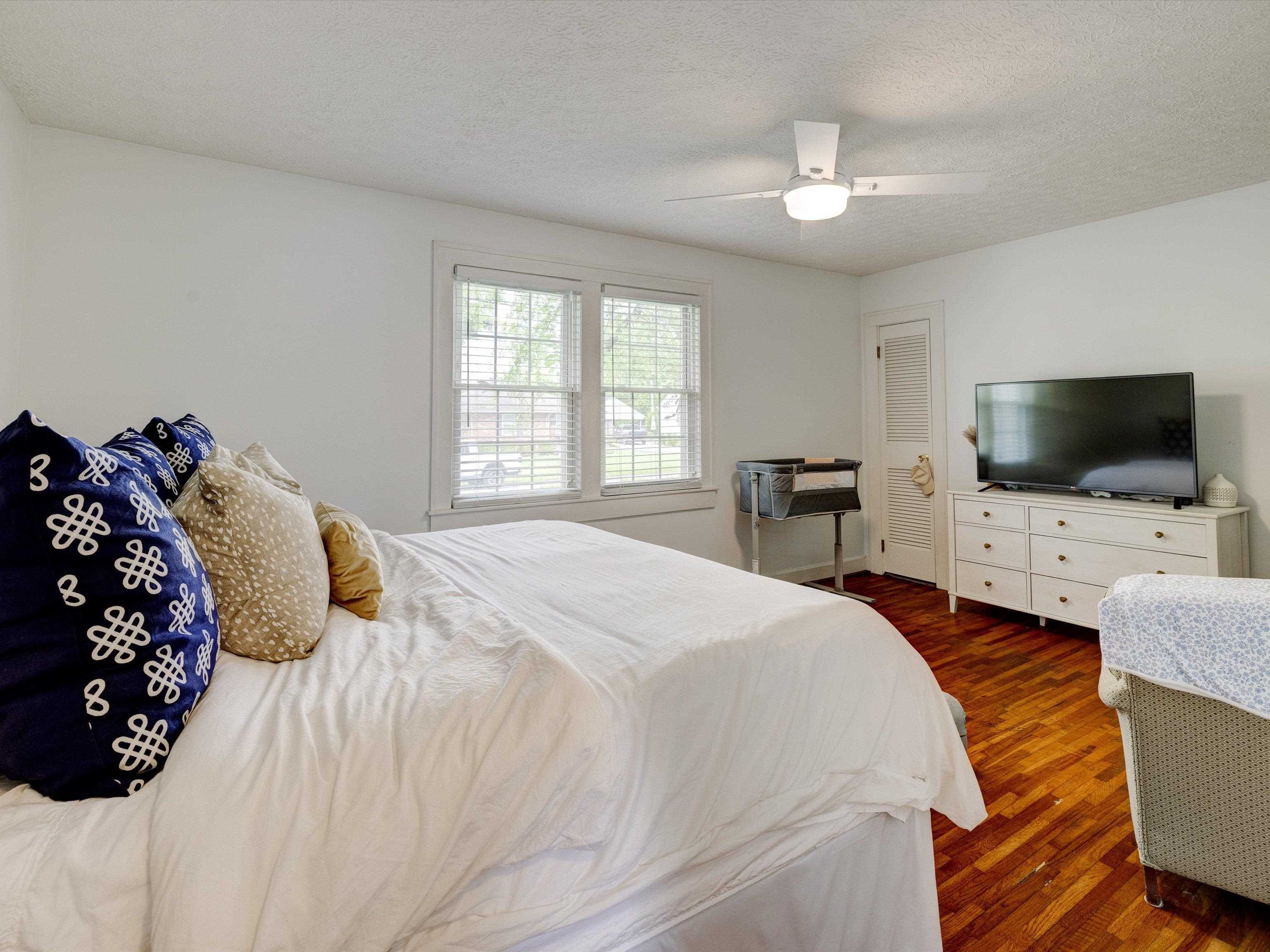 1827 South Griffith Avenue, Owensboro, Kentucky 42301, 3 Bedrooms Bedrooms, ,3 BathroomsBathrooms,Single Family Residence,For Sale,South Griffith Avenue,89594