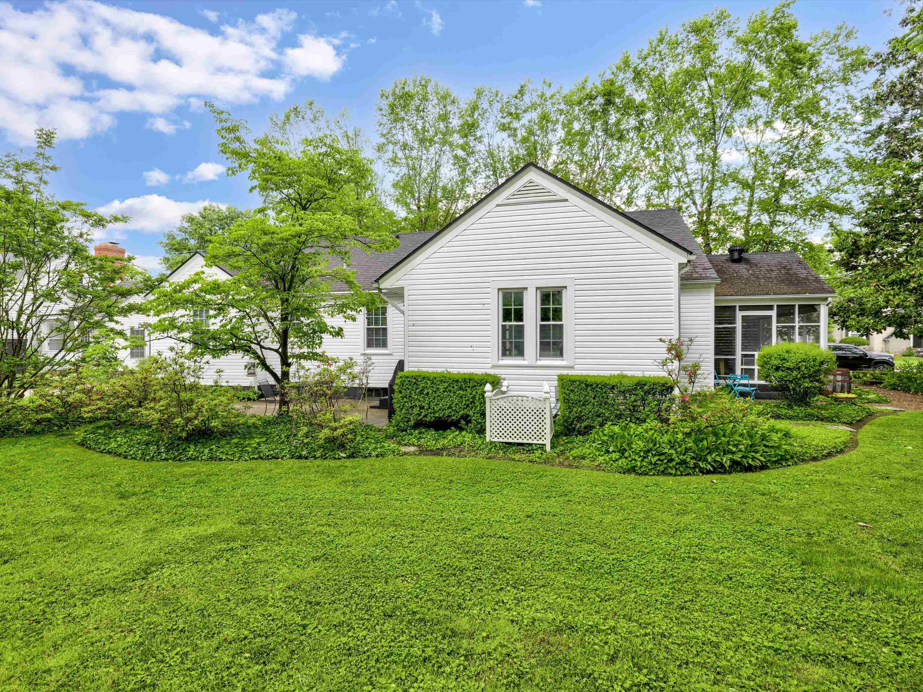1827 South Griffith Avenue, Owensboro, Kentucky 42301, 3 Bedrooms Bedrooms, ,3 BathroomsBathrooms,Single Family Residence,For Sale,South Griffith Avenue,89594