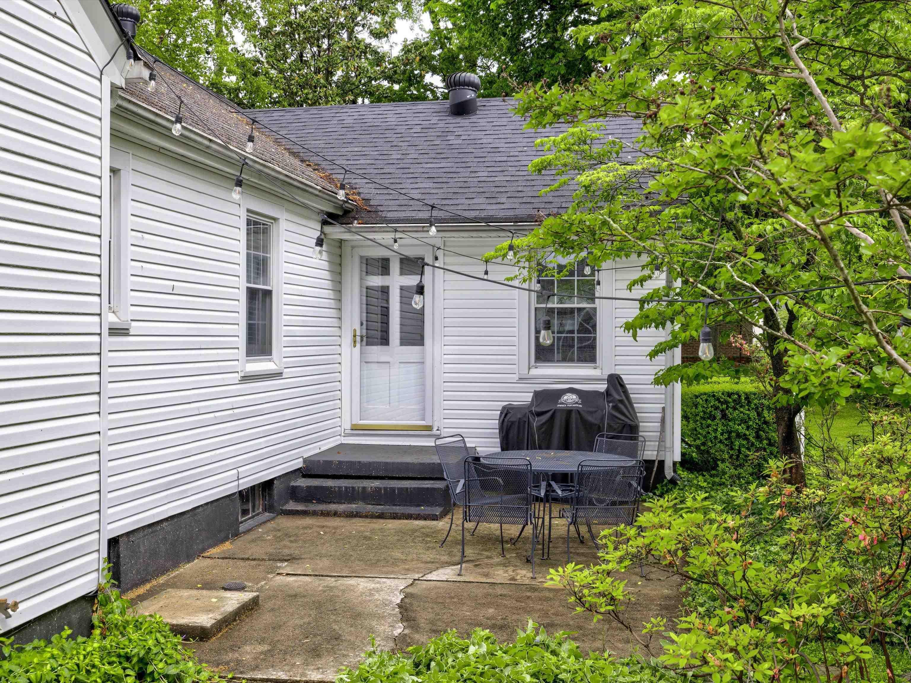 1827 South Griffith Avenue, Owensboro, Kentucky 42301, 3 Bedrooms Bedrooms, ,3 BathroomsBathrooms,Single Family Residence,For Sale,South Griffith Avenue,89594
