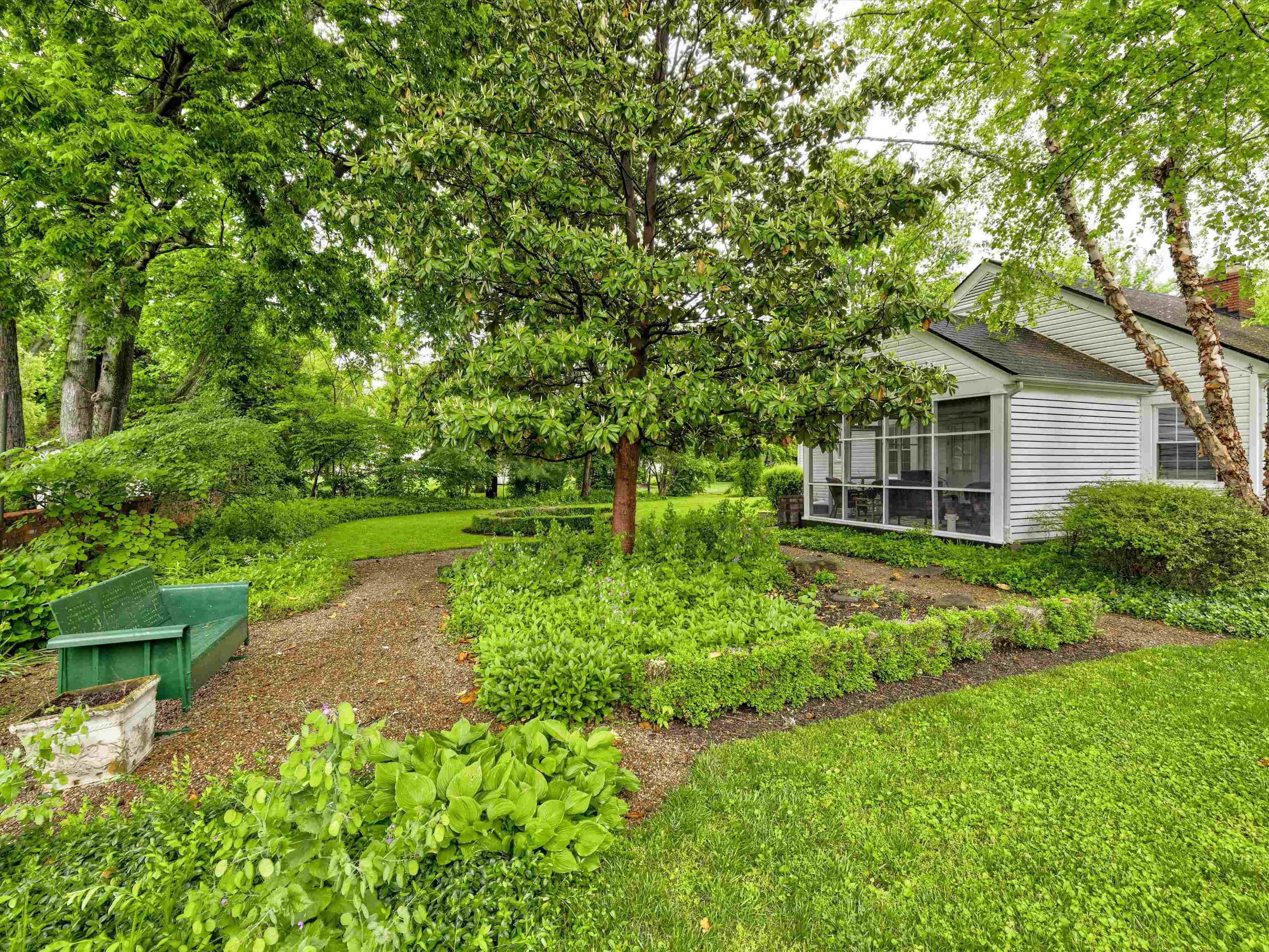 1827 South Griffith Avenue, Owensboro, Kentucky 42301, 3 Bedrooms Bedrooms, ,3 BathroomsBathrooms,Single Family Residence,For Sale,South Griffith Avenue,89594