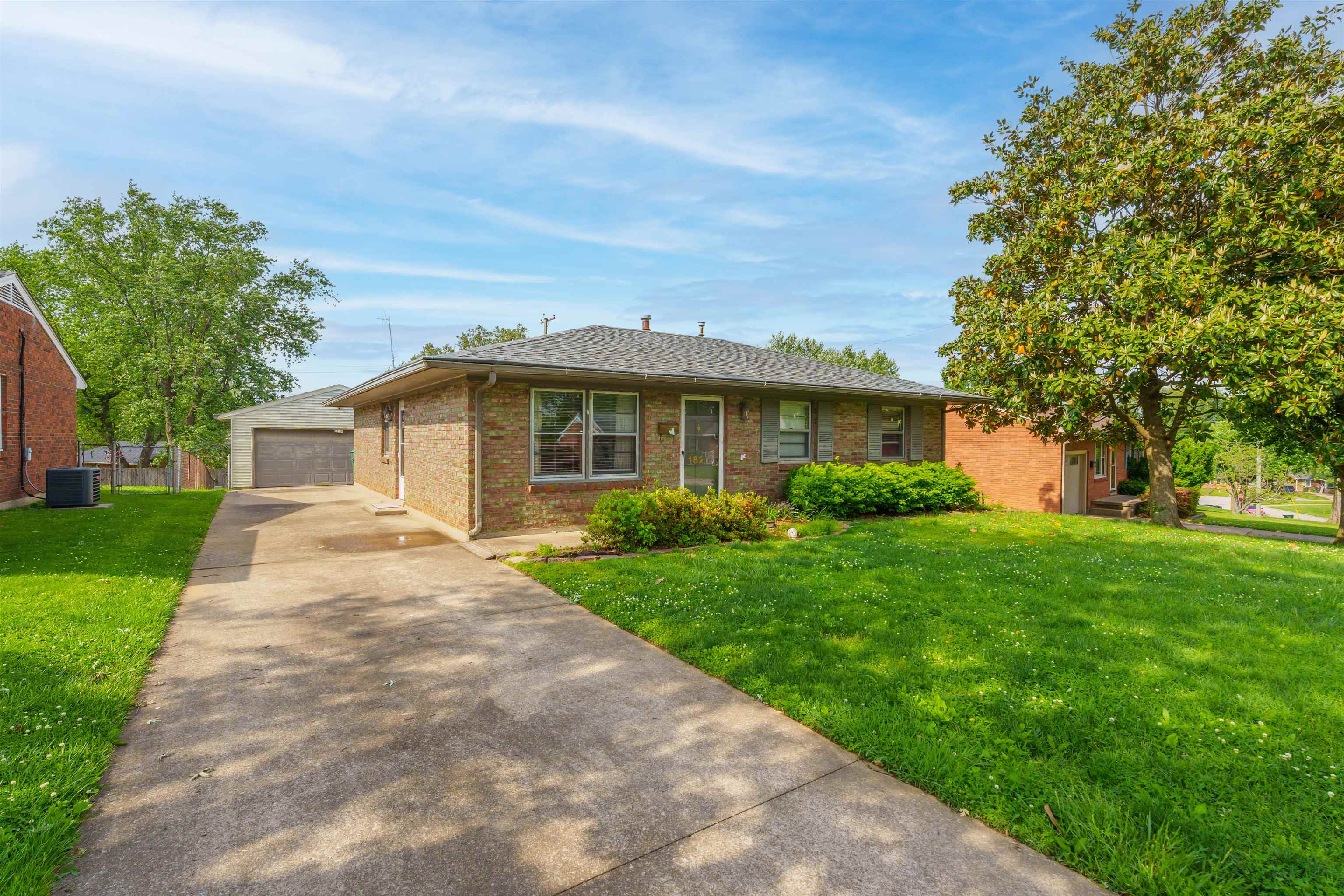 1827 Kelly Lane, Owensboro, Kentucky 42303, 3 Bedrooms Bedrooms, ,1 BathroomBathrooms,Single Family Residence,For Sale,Kelly Lane,89600