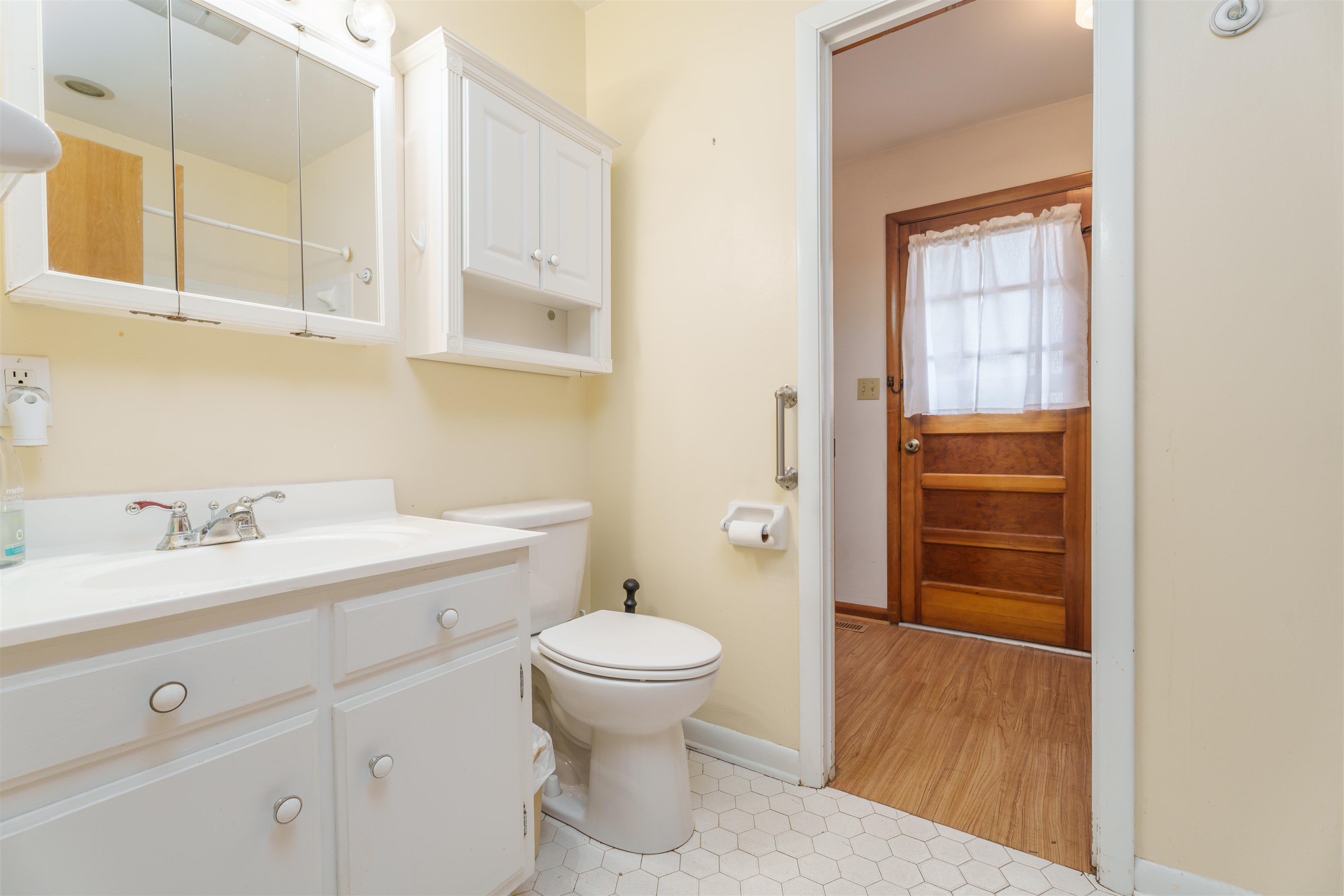 1827 Kelly Lane, Owensboro, Kentucky 42303, 3 Bedrooms Bedrooms, ,1 BathroomBathrooms,Single Family Residence,For Sale,Kelly Lane,89600