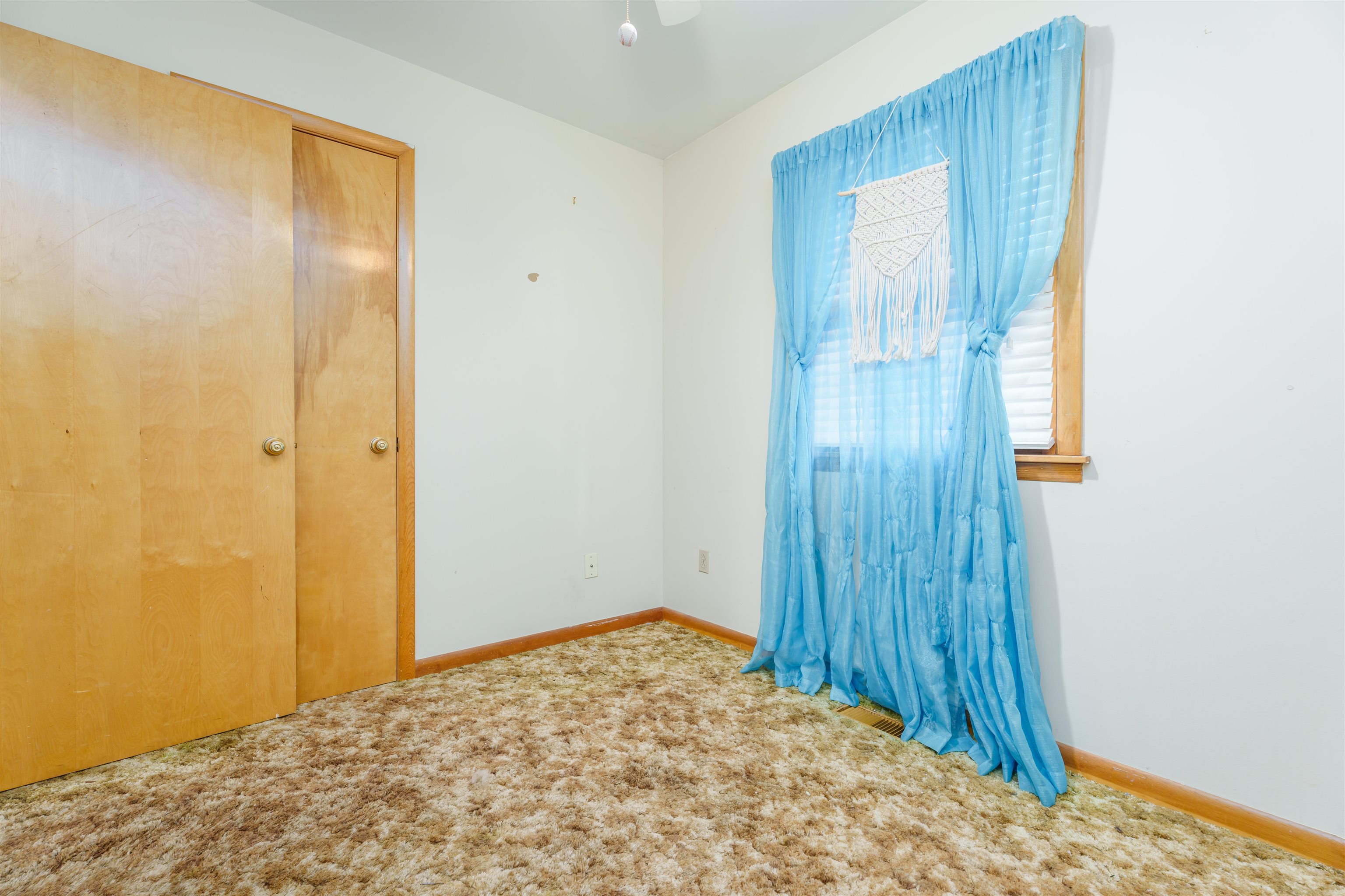 1827 Kelly Lane, Owensboro, Kentucky 42303, 3 Bedrooms Bedrooms, ,1 BathroomBathrooms,Single Family Residence,For Sale,Kelly Lane,89600