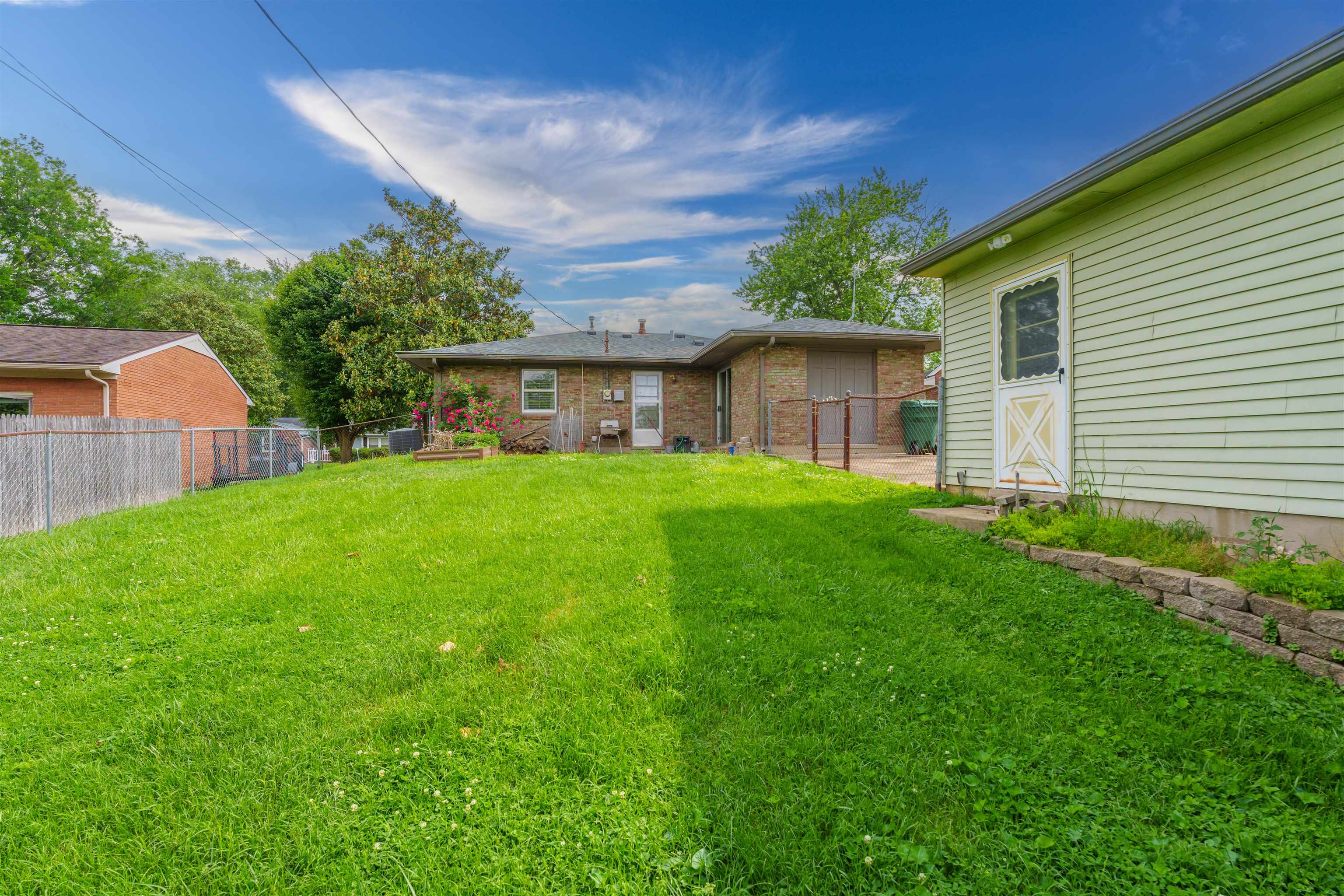 1827 Kelly Lane, Owensboro, Kentucky 42303, 3 Bedrooms Bedrooms, ,1 BathroomBathrooms,Single Family Residence,For Sale,Kelly Lane,89600