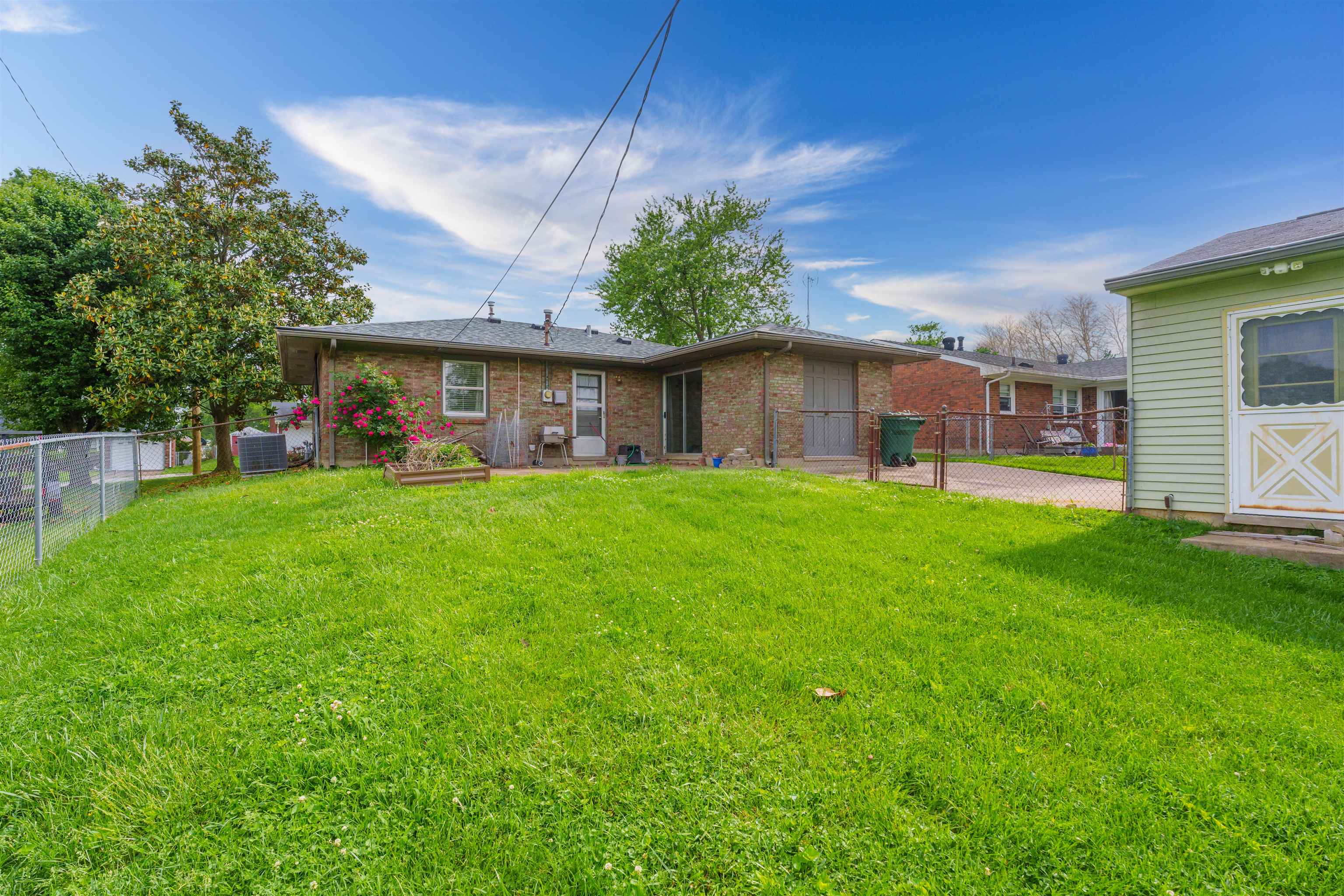 1827 Kelly Lane, Owensboro, Kentucky 42303, 3 Bedrooms Bedrooms, ,1 BathroomBathrooms,Single Family Residence,For Sale,Kelly Lane,89600