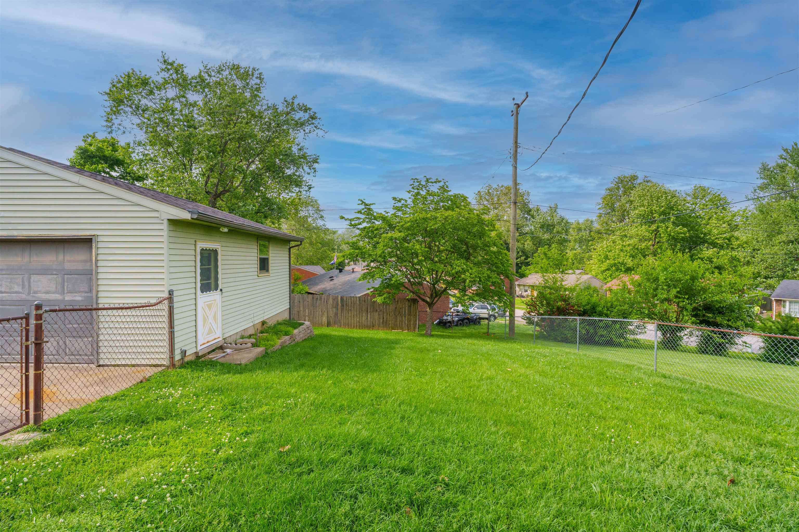 1827 Kelly Lane, Owensboro, Kentucky 42303, 3 Bedrooms Bedrooms, ,1 BathroomBathrooms,Single Family Residence,For Sale,Kelly Lane,89600