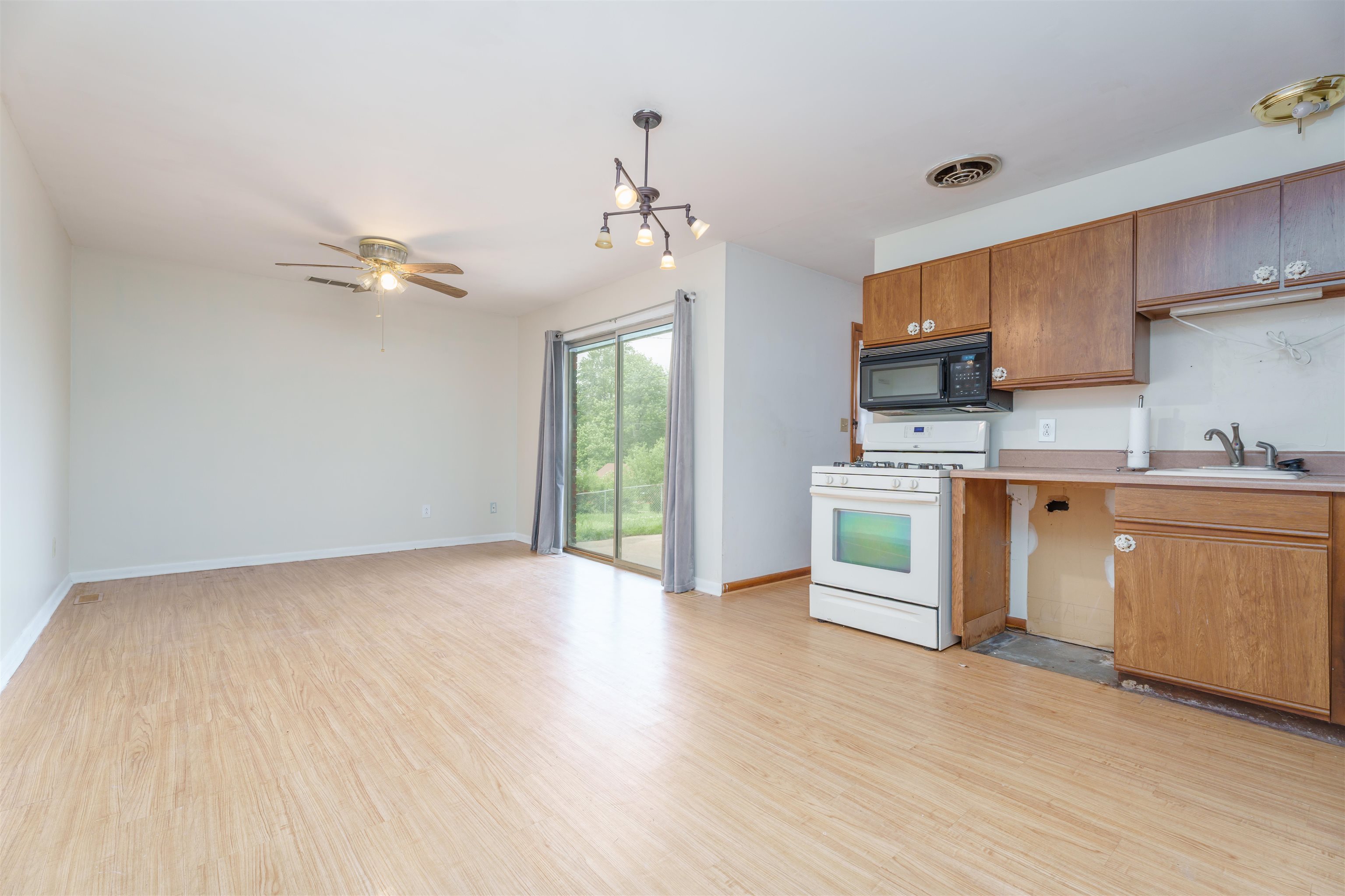 1827 Kelly Lane, Owensboro, Kentucky 42303, 3 Bedrooms Bedrooms, ,1 BathroomBathrooms,Single Family Residence,For Sale,Kelly Lane,89600
