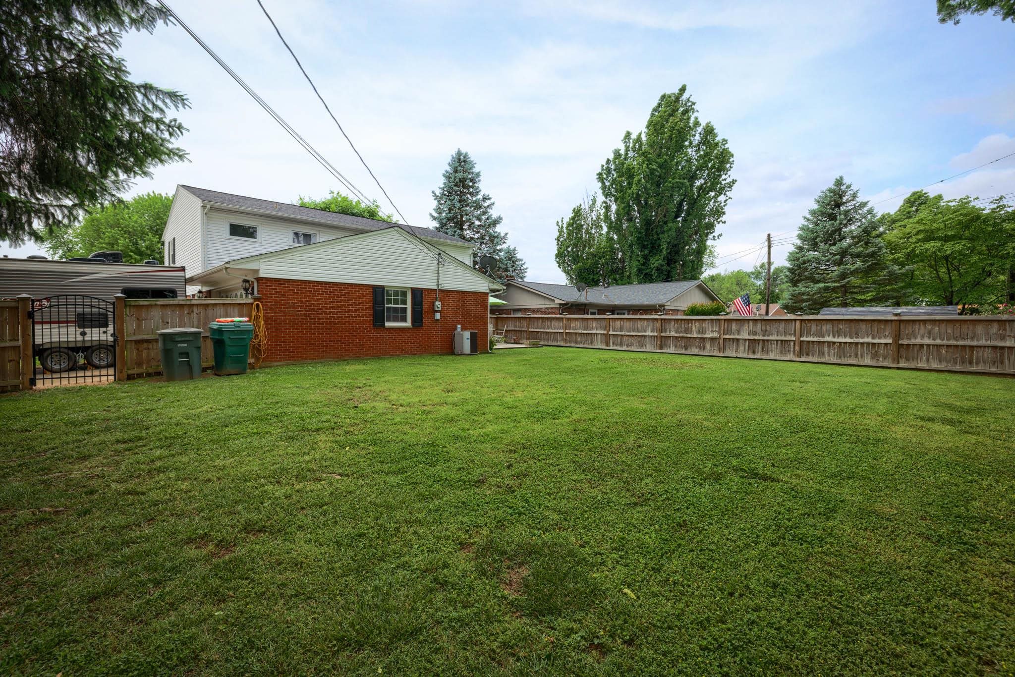 2201 Middleground Drive North, Owensboro, Kentucky 42301, 4 Bedrooms Bedrooms, ,2 BathroomsBathrooms,Single Family Residence,For Sale,Middleground Drive North,89601