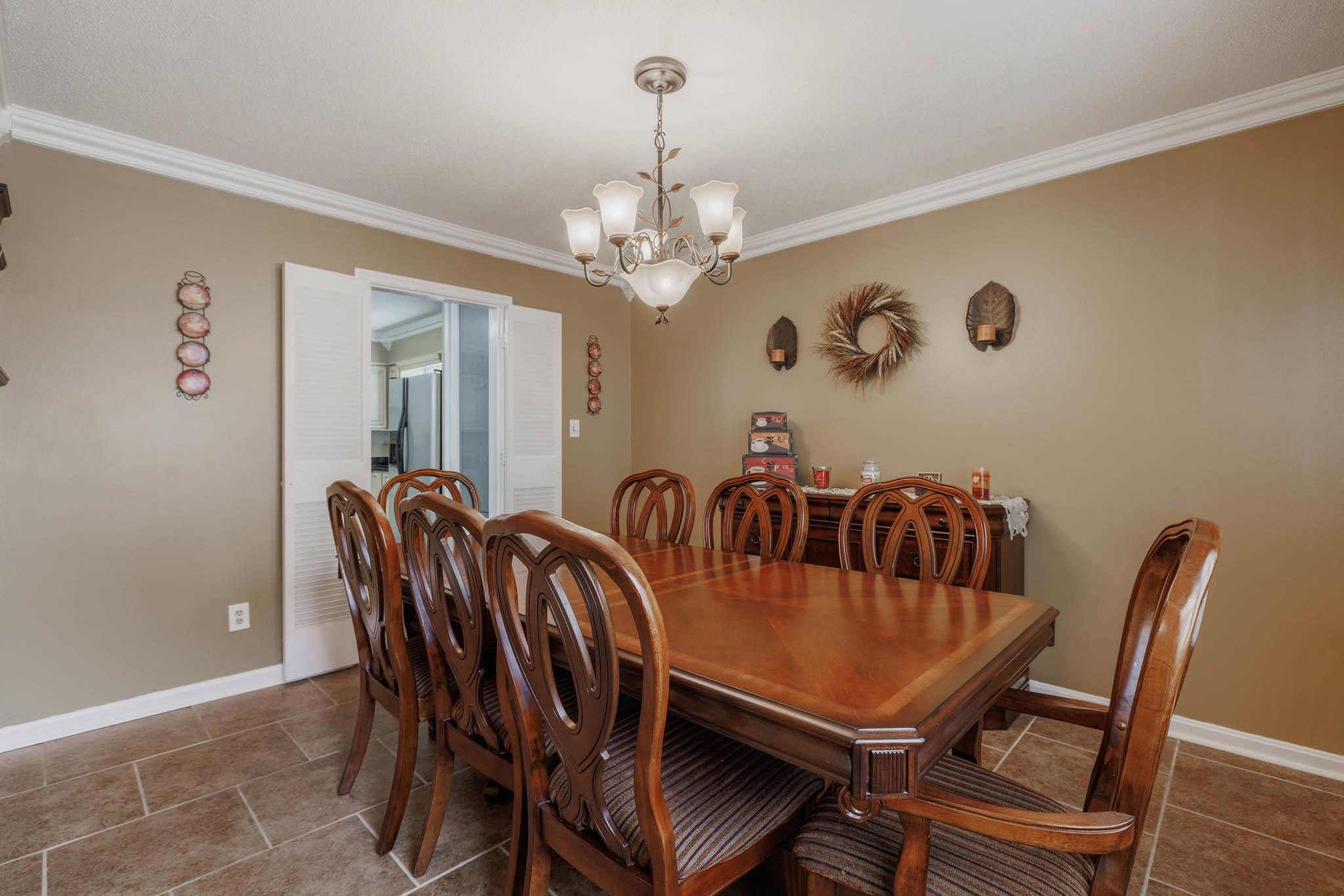 2201 Middleground Drive North, Owensboro, Kentucky 42301, 4 Bedrooms Bedrooms, ,2 BathroomsBathrooms,Single Family Residence,For Sale,Middleground Drive North,89601