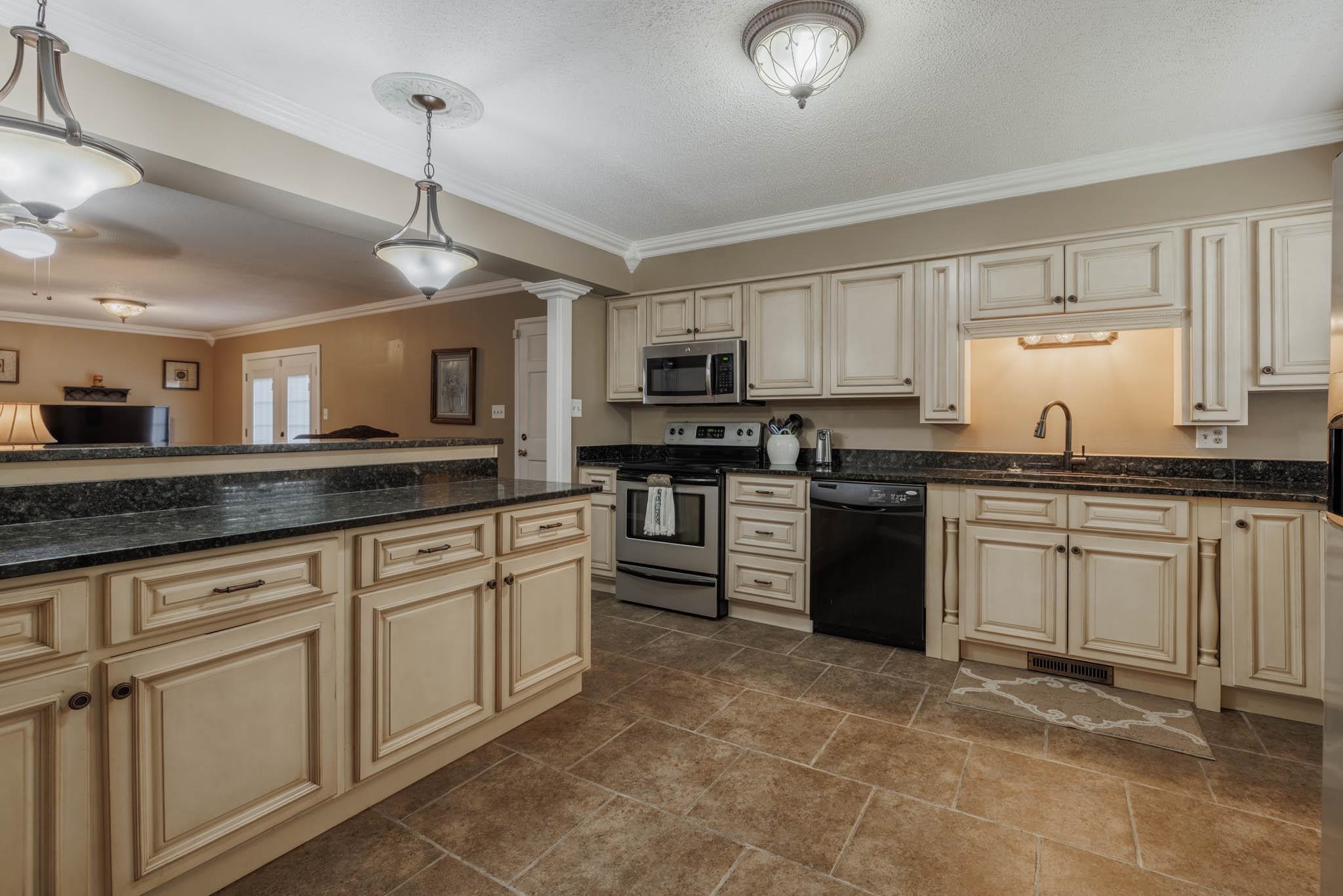 2201 Middleground Drive North, Owensboro, Kentucky 42301, 4 Bedrooms Bedrooms, ,2 BathroomsBathrooms,Single Family Residence,For Sale,Middleground Drive North,89601