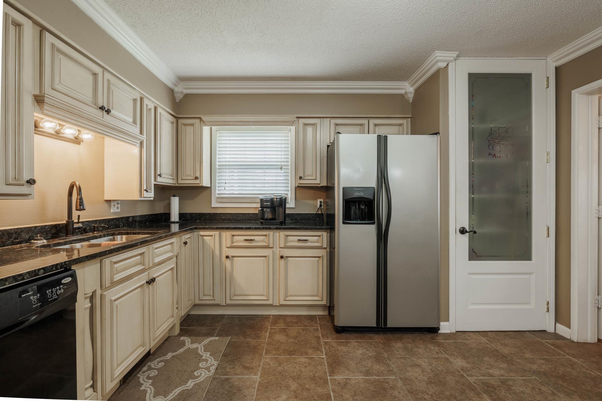 2201 Middleground Drive North, Owensboro, Kentucky 42301, 4 Bedrooms Bedrooms, ,2 BathroomsBathrooms,Single Family Residence,For Sale,Middleground Drive North,89601